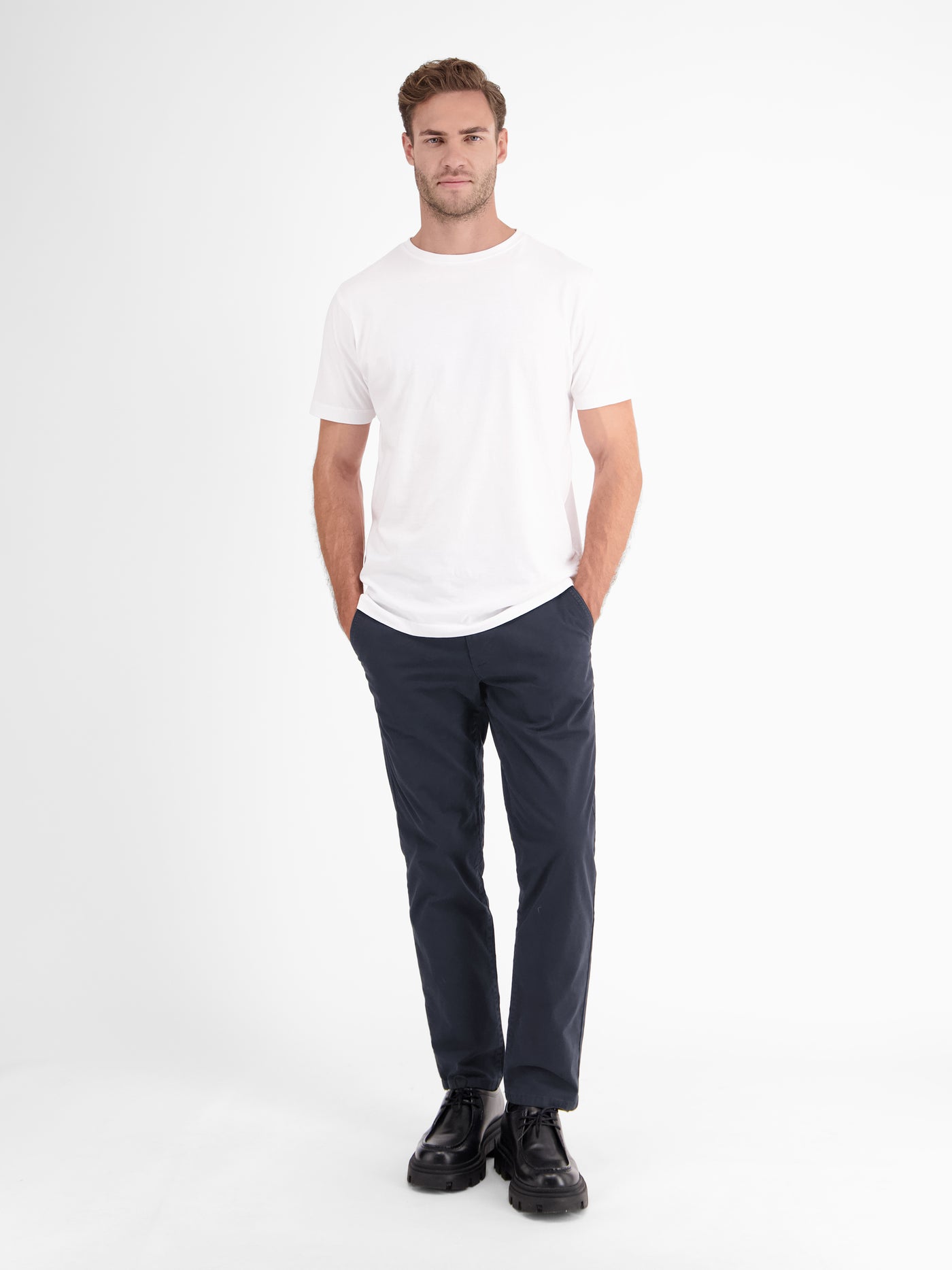 Basic Chino in Strukturqualität, SLIM FIT