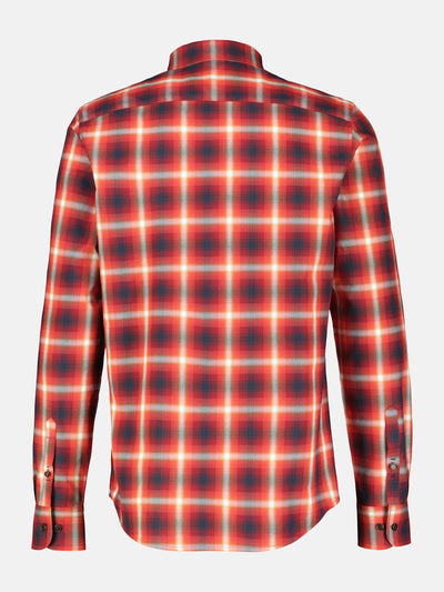 Long-sleeved shirt with a checkered herringbone structure