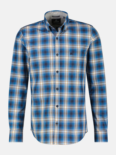 Long-sleeved shirt with a checkered herringbone structure