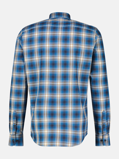 Long-sleeved shirt with a checkered herringbone structure