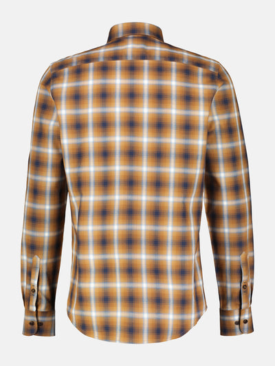 Long-sleeved shirt with a checkered herringbone structure