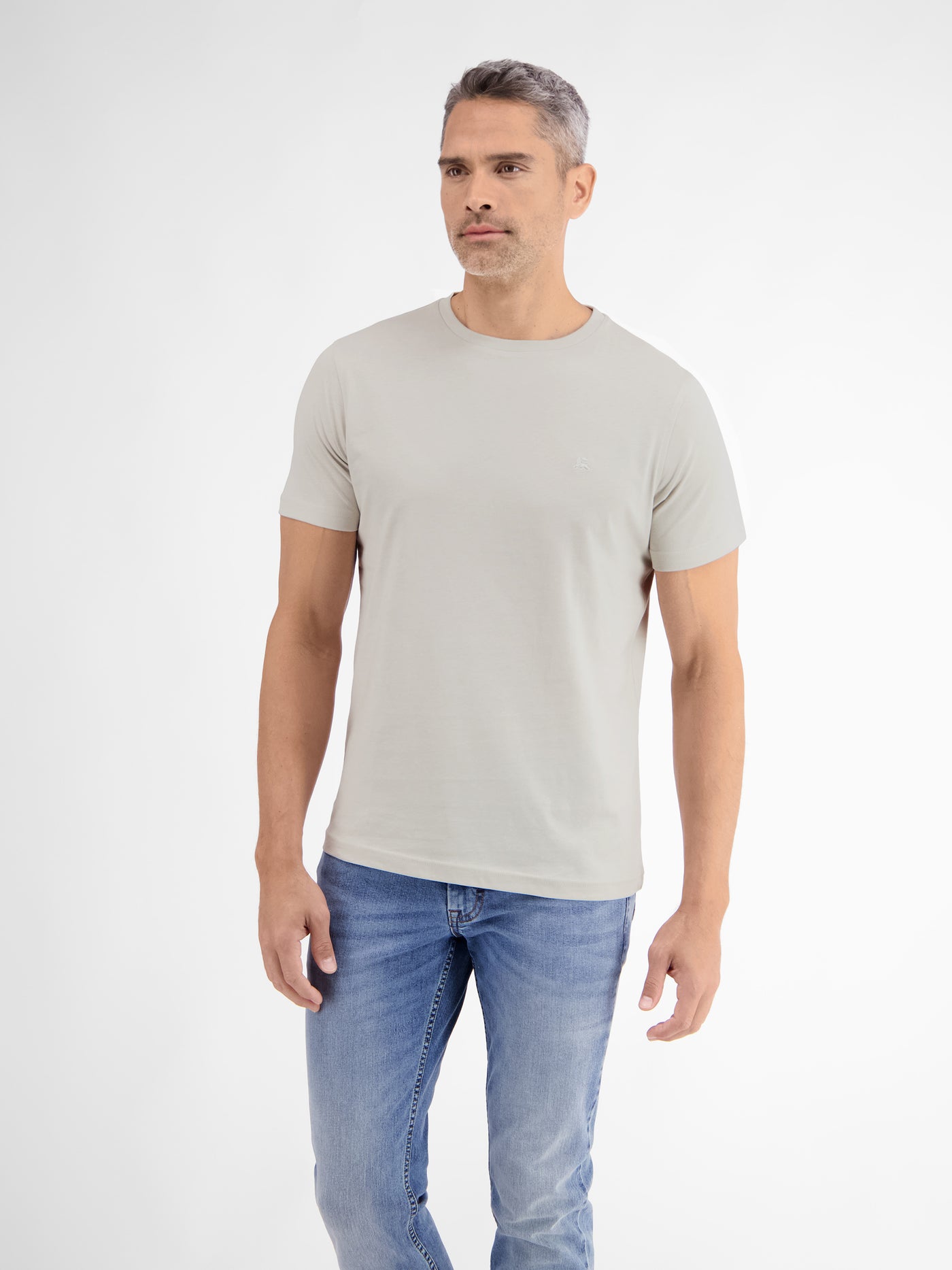 Basic T-Shirt mit Logostitch, unifarben