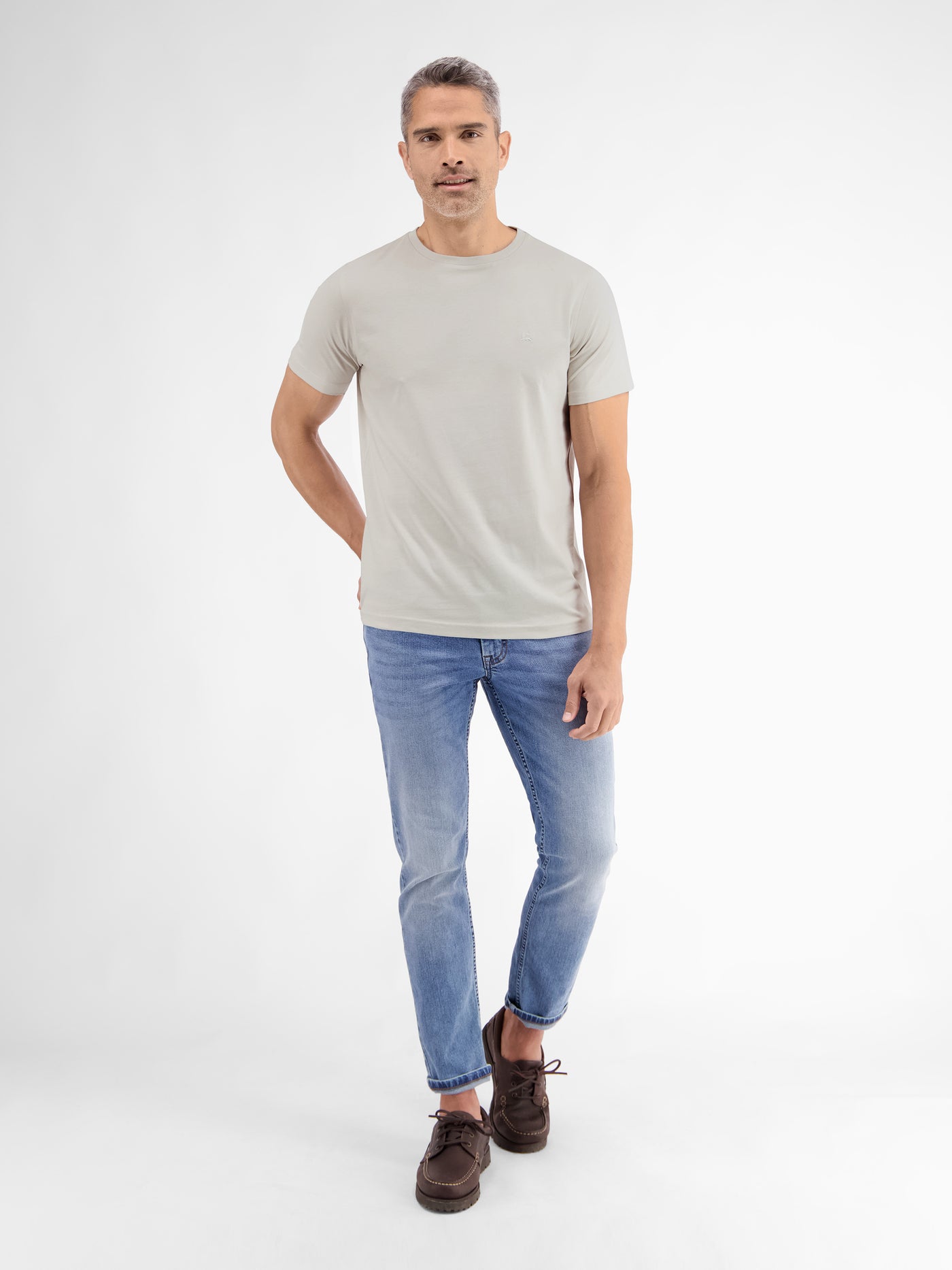 Basic T-Shirt mit Logostitch, unifarben