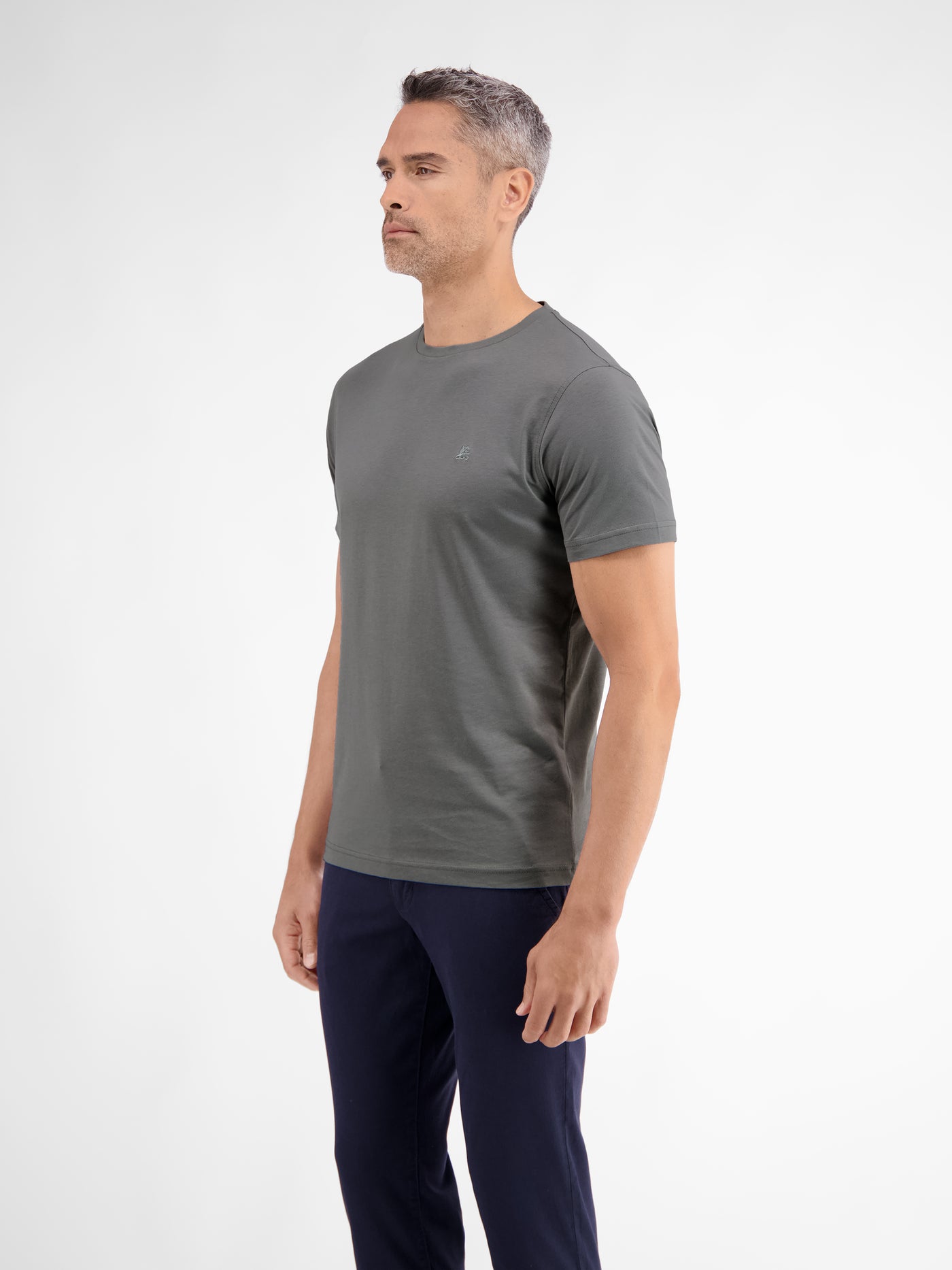 Basic T-shirt met logosteek, effen kleur