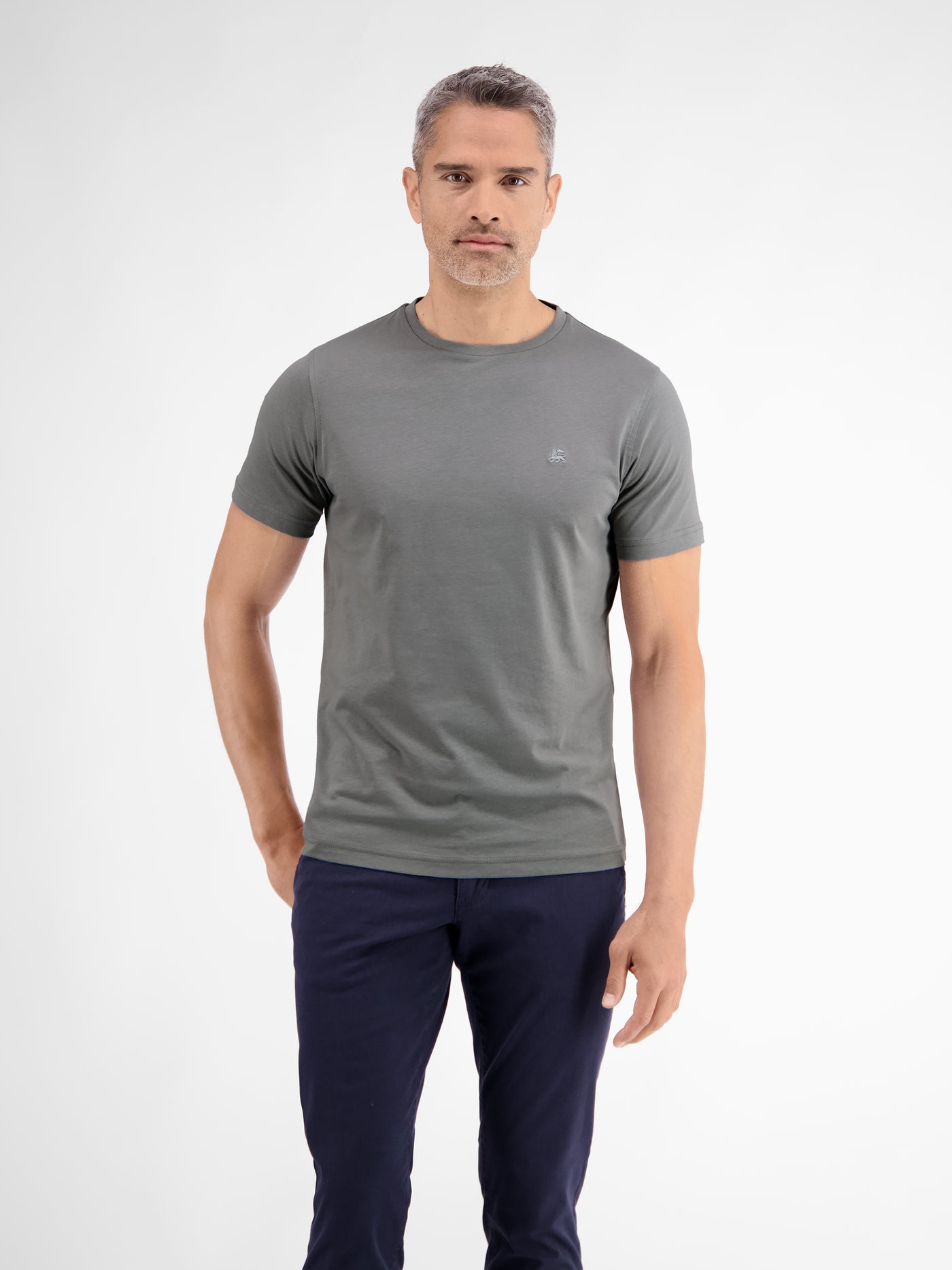 Basic T-Shirt mit Logostitch, unifarben