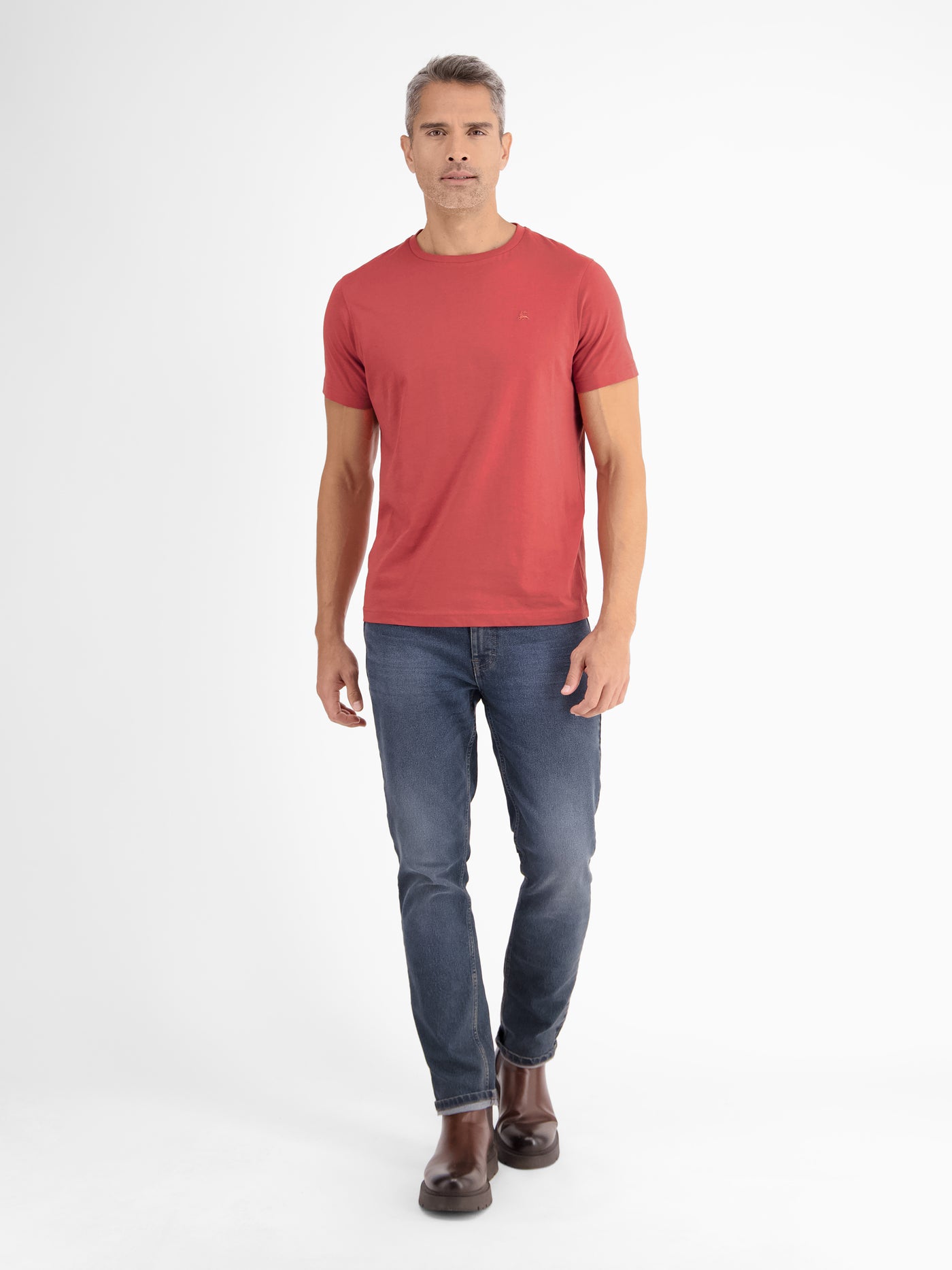 Basic T-shirt met logosteek, effen kleur