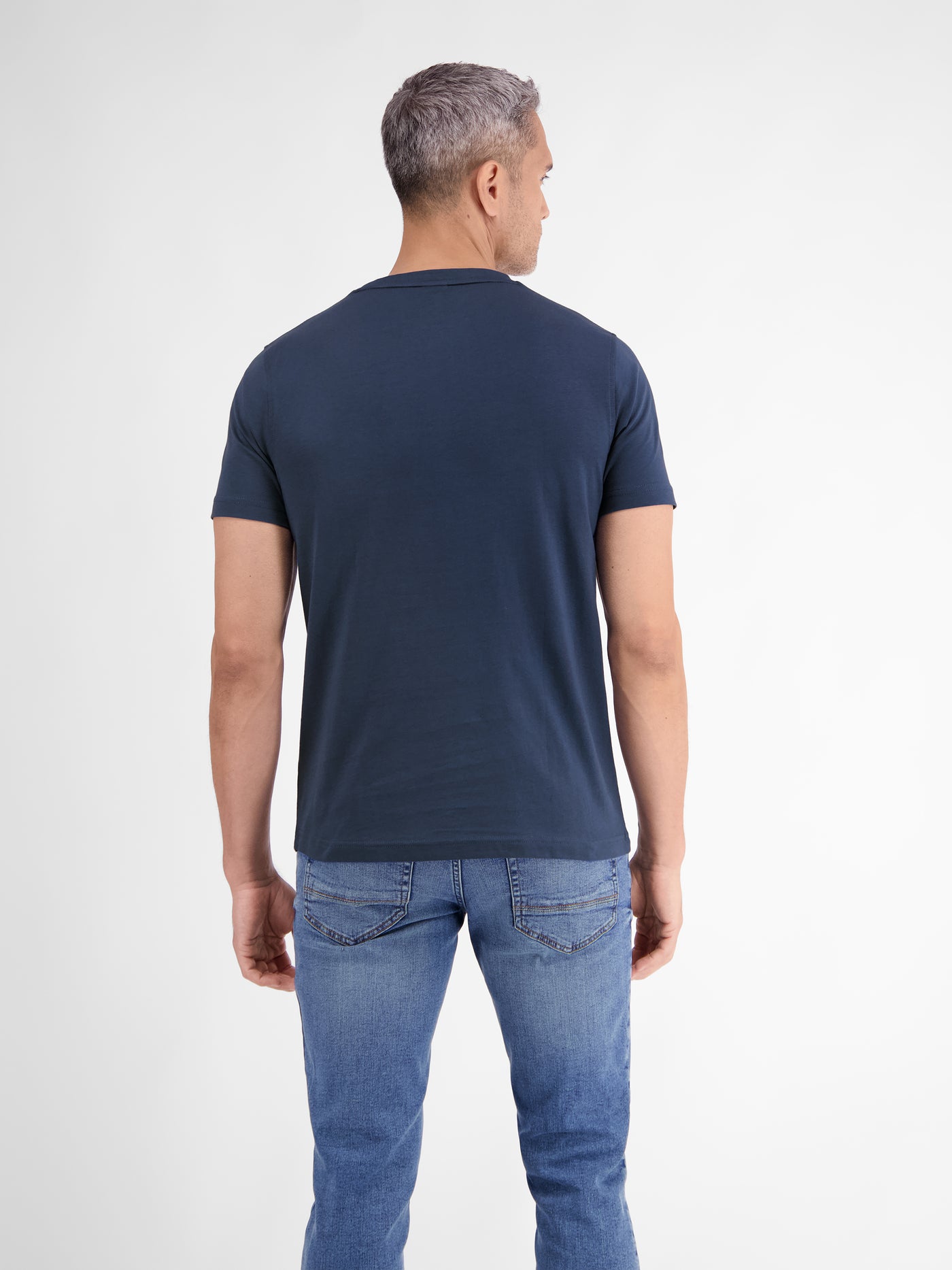 Basic T-shirt with logo stitch, plain