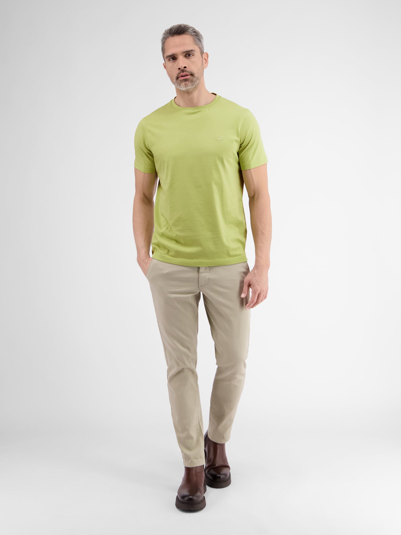 Basic T-shirt with logo stitch, plain