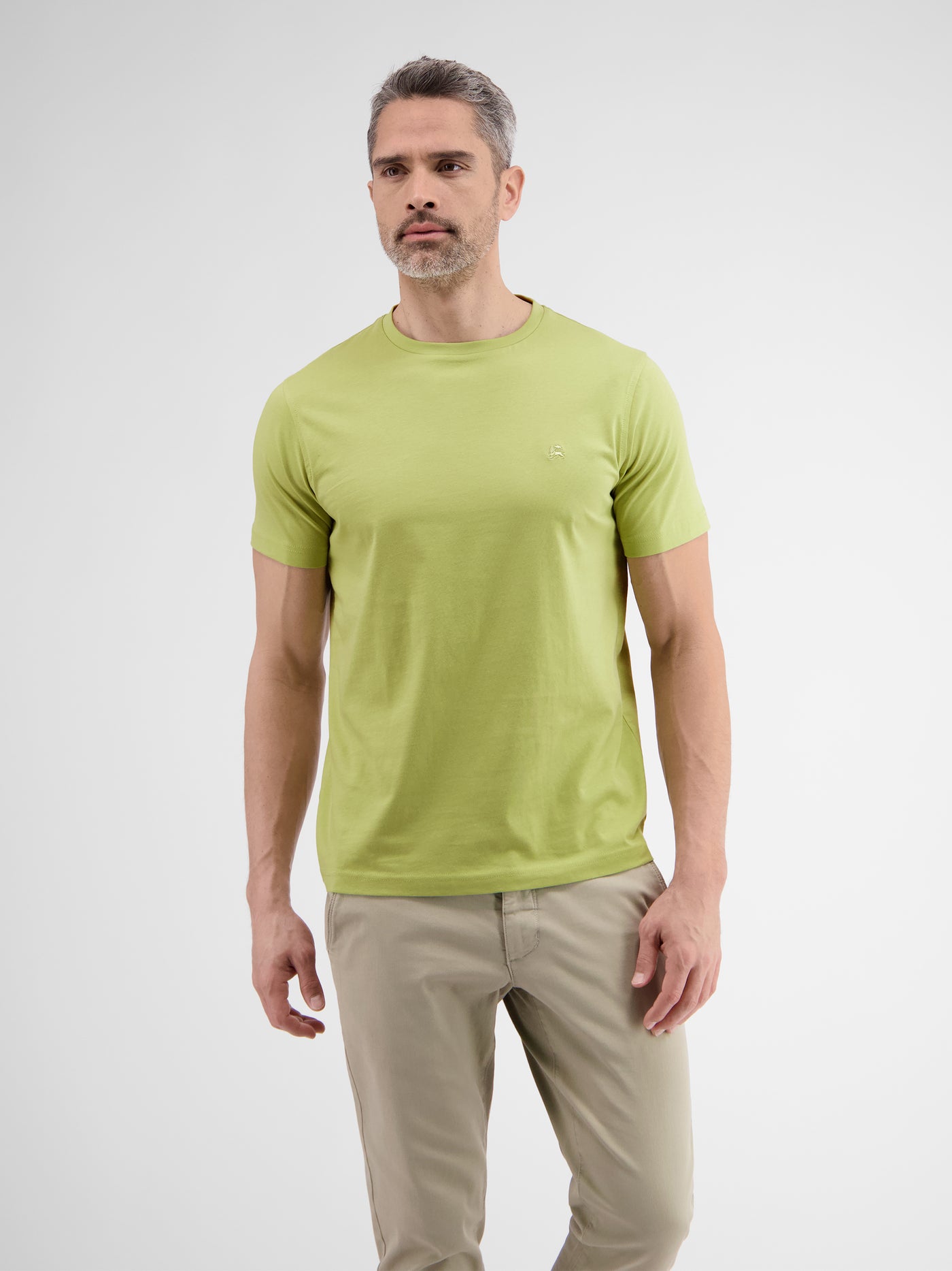 Basic T-Shirt mit Logostitch, unifarben