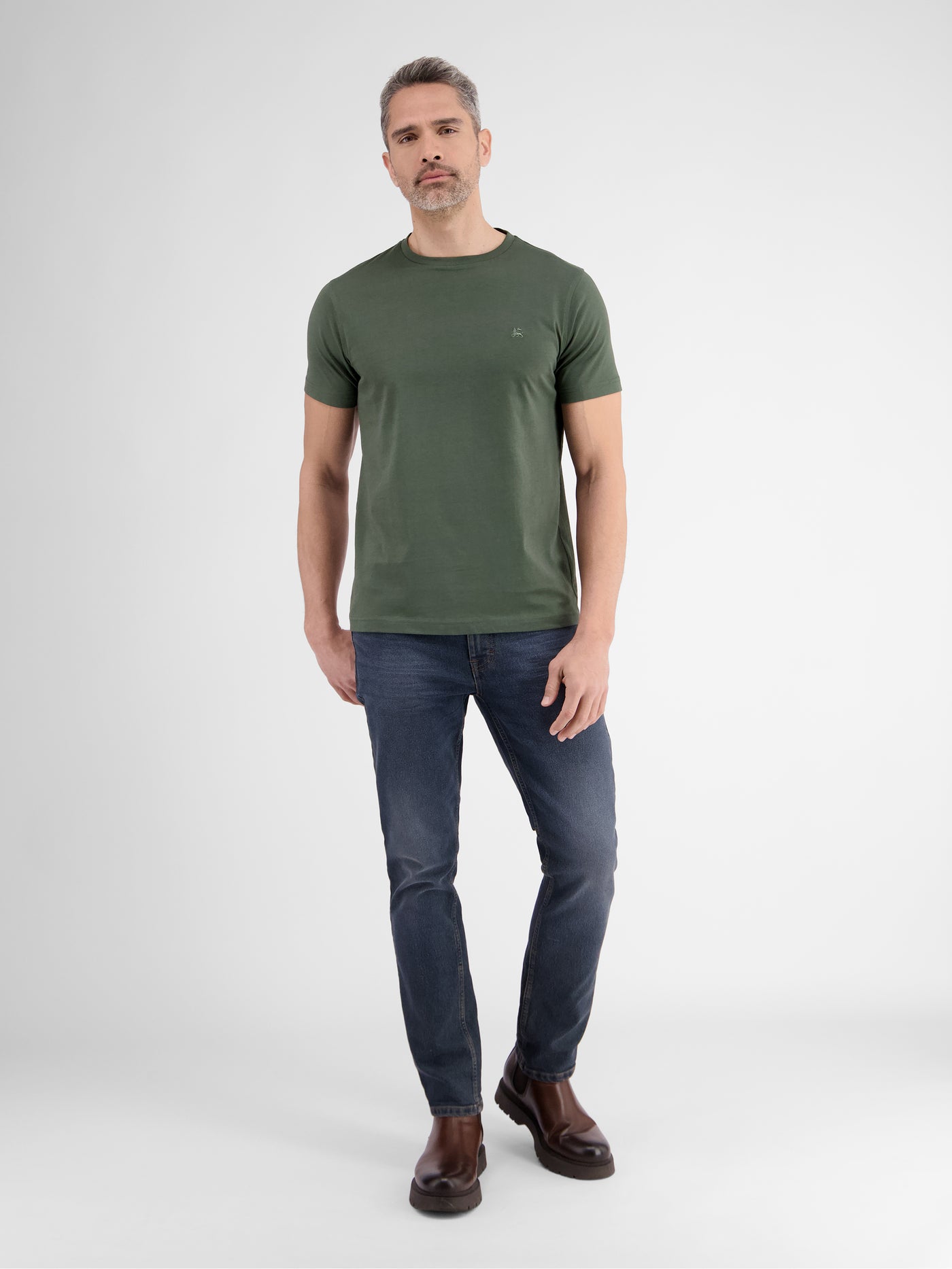 Basic T-shirt met logosteek, effen kleur