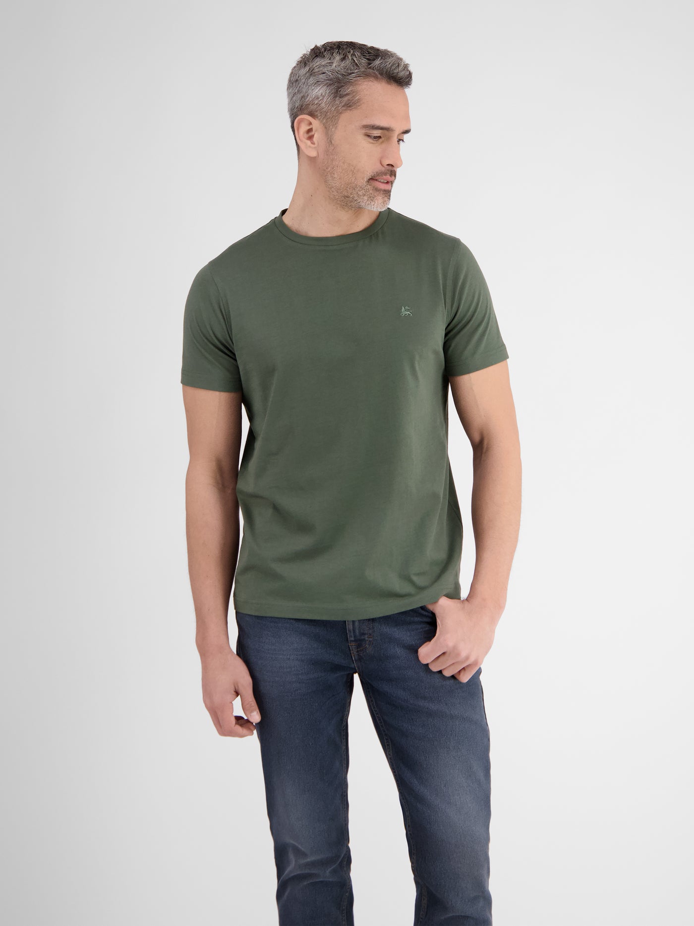 Basic T-Shirt mit Logostitch, unifarben