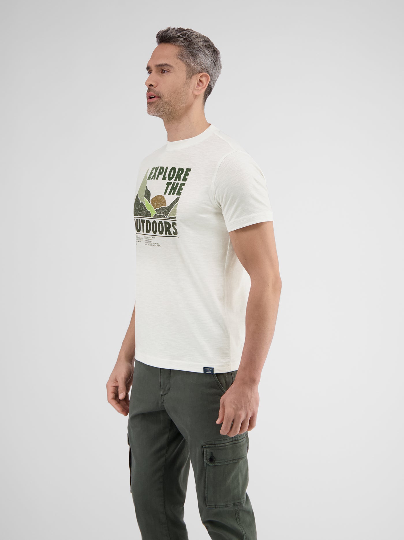 T-Shirt mit Outdoor-Brustprint