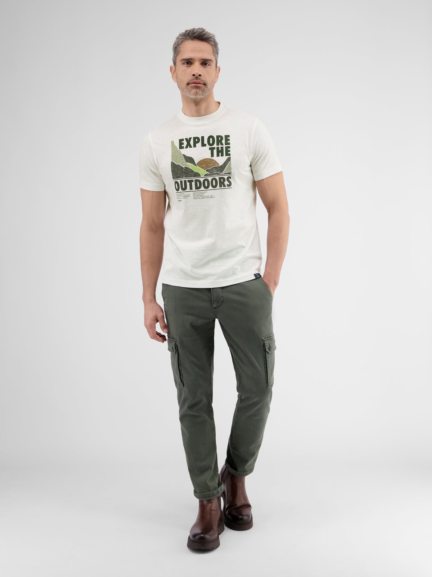 T-Shirt mit Outdoor-Brustprint