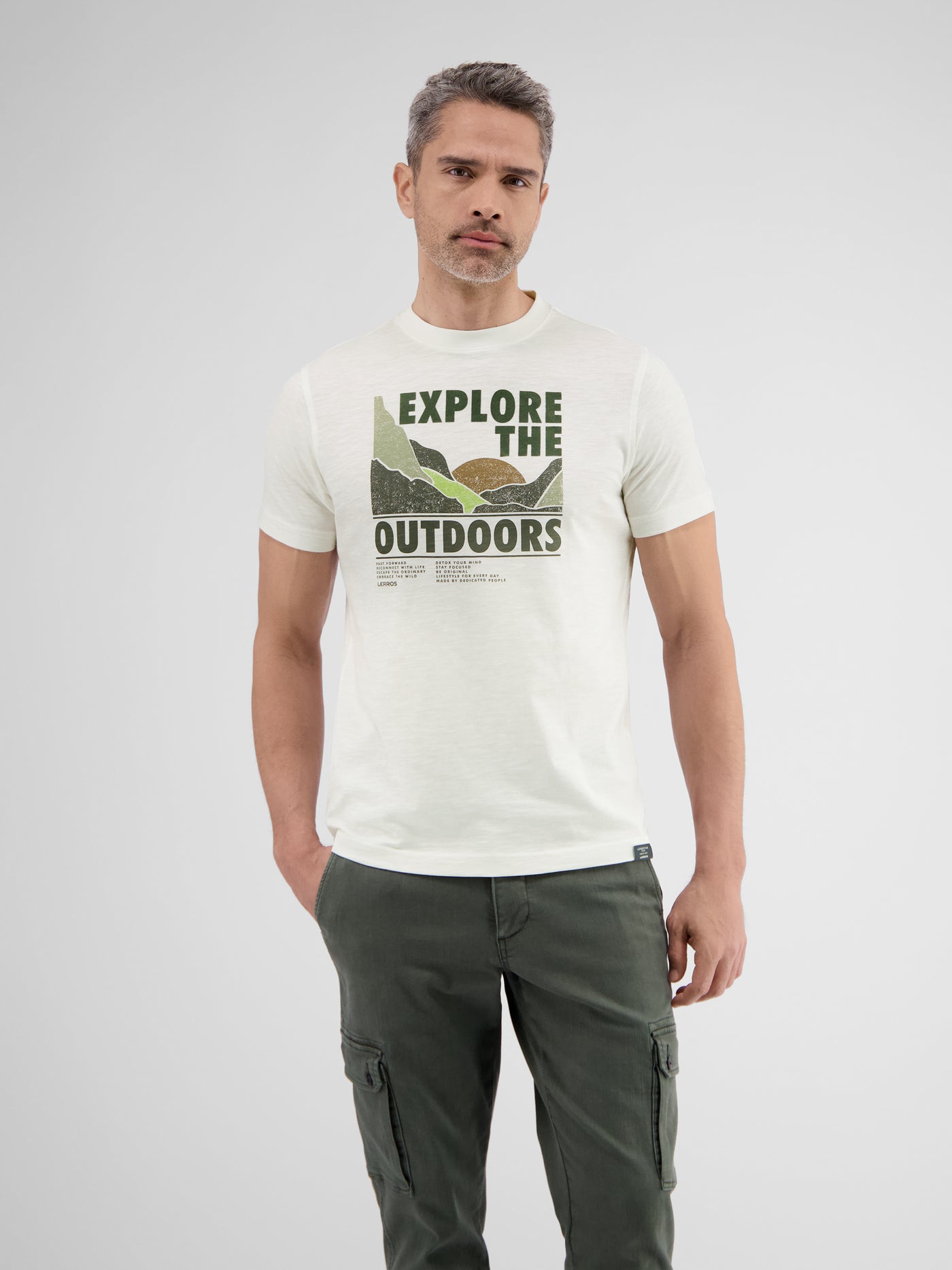 T-Shirt mit Outdoor-Brustprint