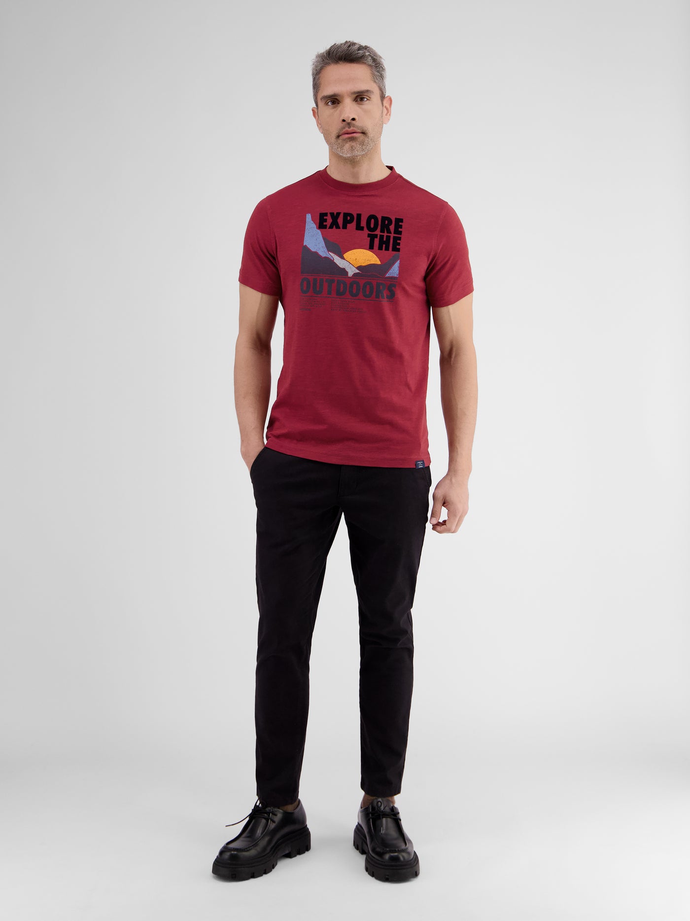 T-Shirt mit Outdoor-Brustprint