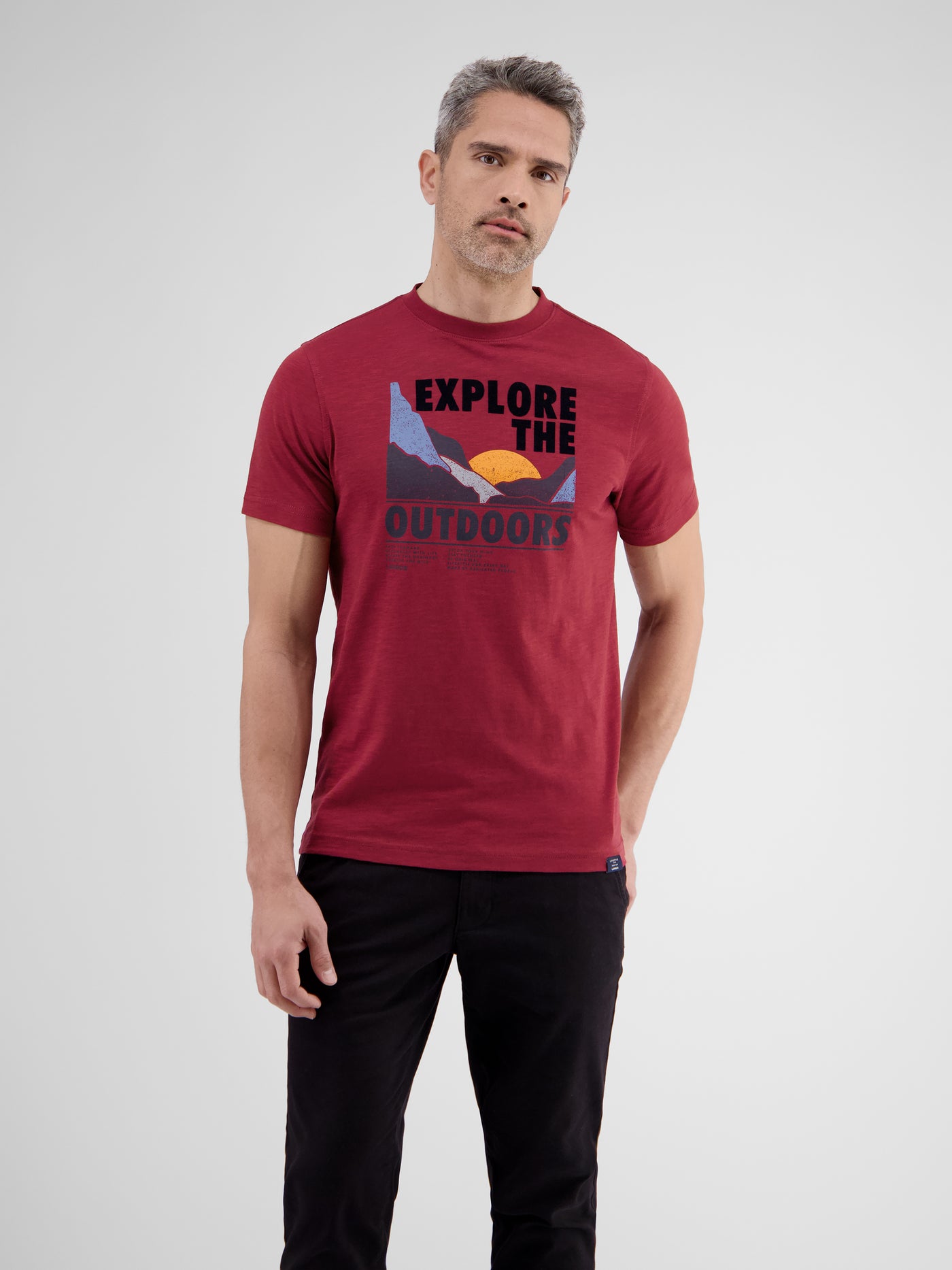 T-Shirt mit Outdoor-Brustprint