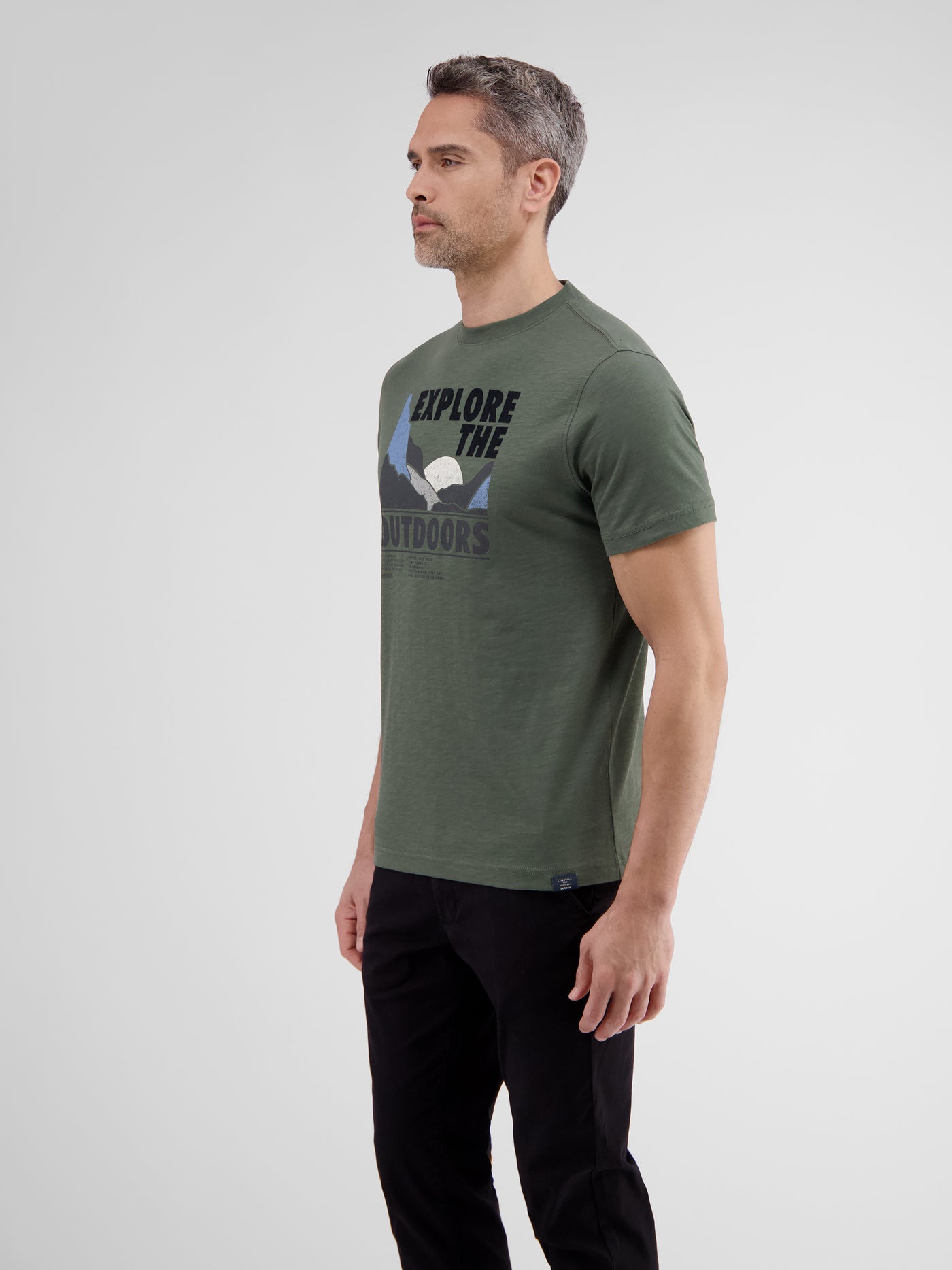 T-Shirt mit Outdoor-Brustprint