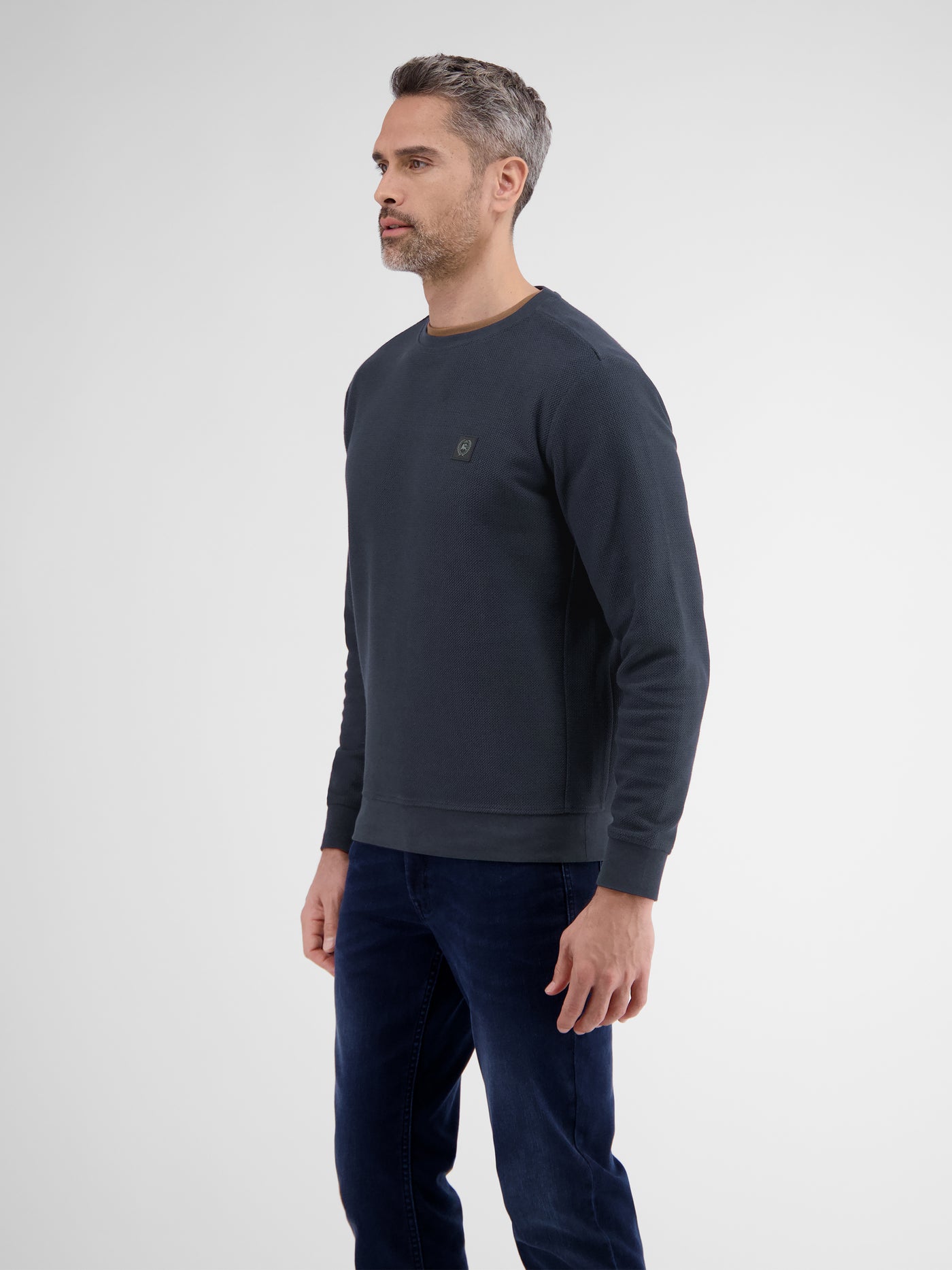 Men's sweatshirt in soft, pre-washed textured quality