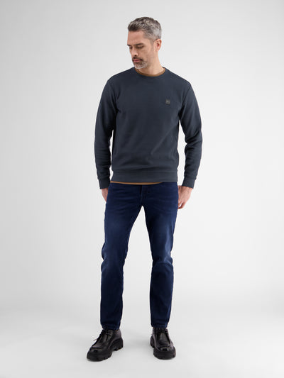 Men's sweatshirt in soft, pre-washed textured quality