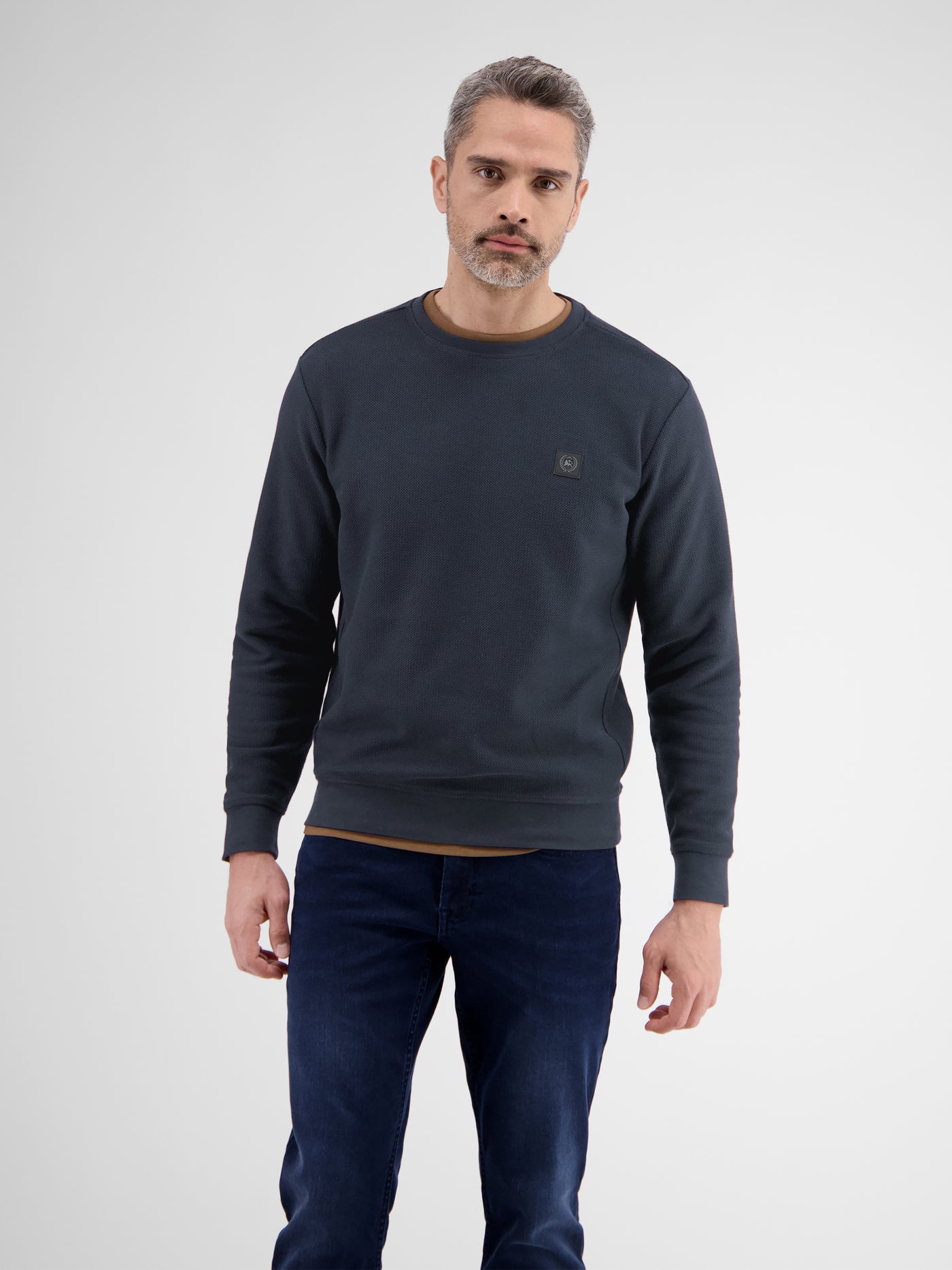 Men's sweatshirt in soft, pre-washed textured quality