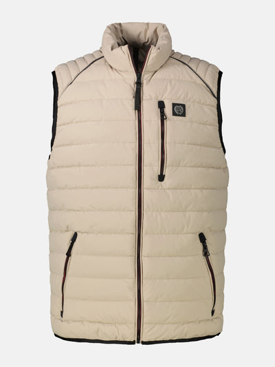 Lightweight men's quilted vest with features