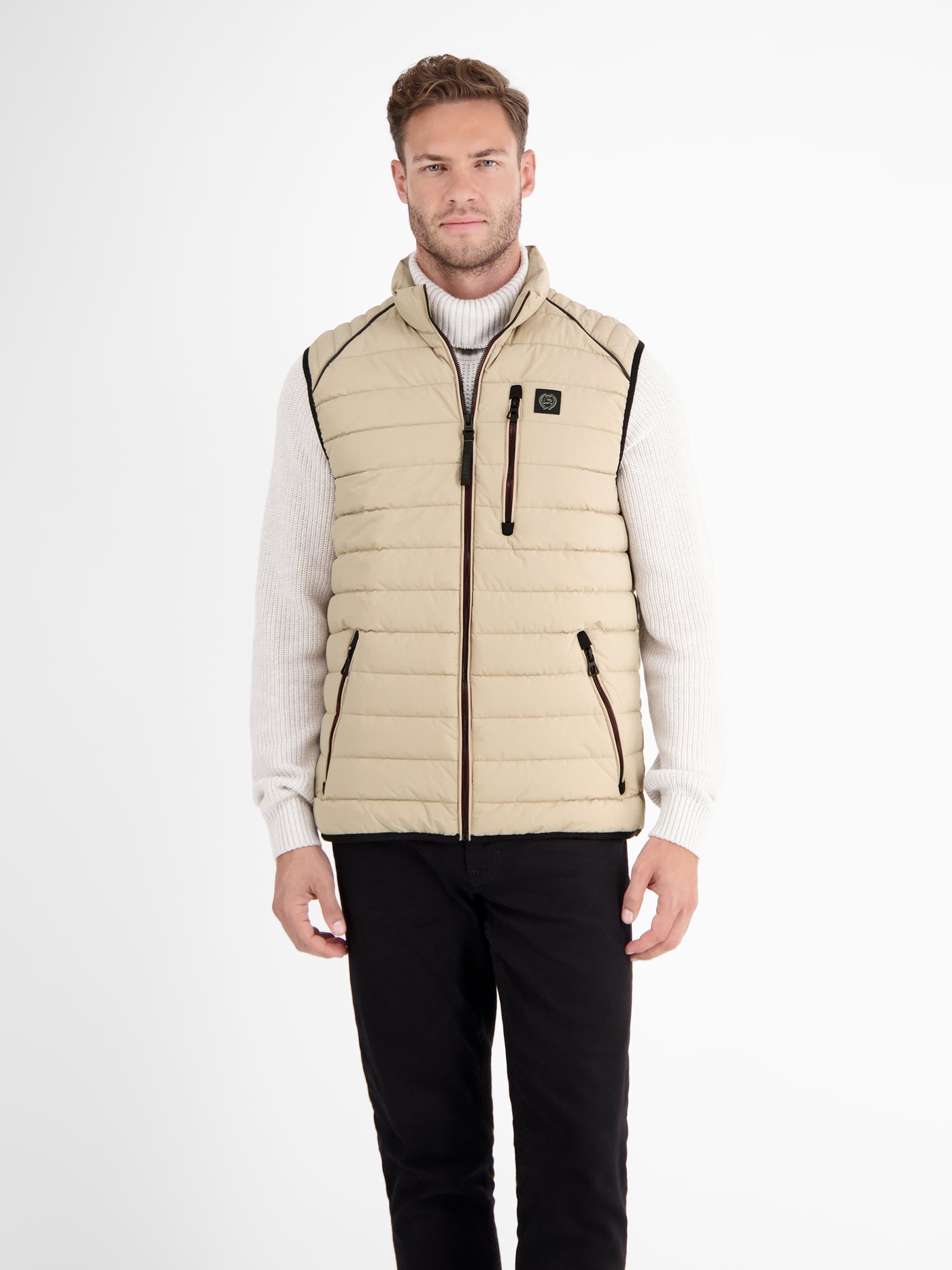 Lightweight men's quilted vest with features