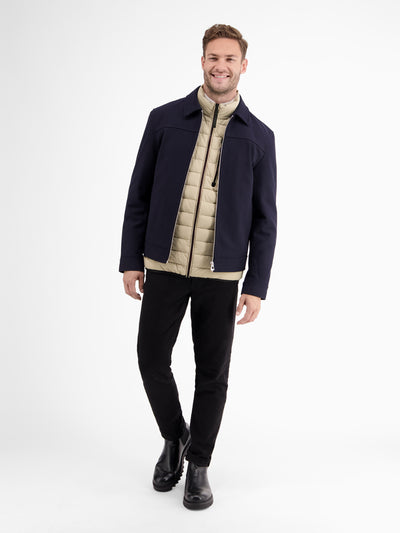 Lightweight men's quilted vest with features