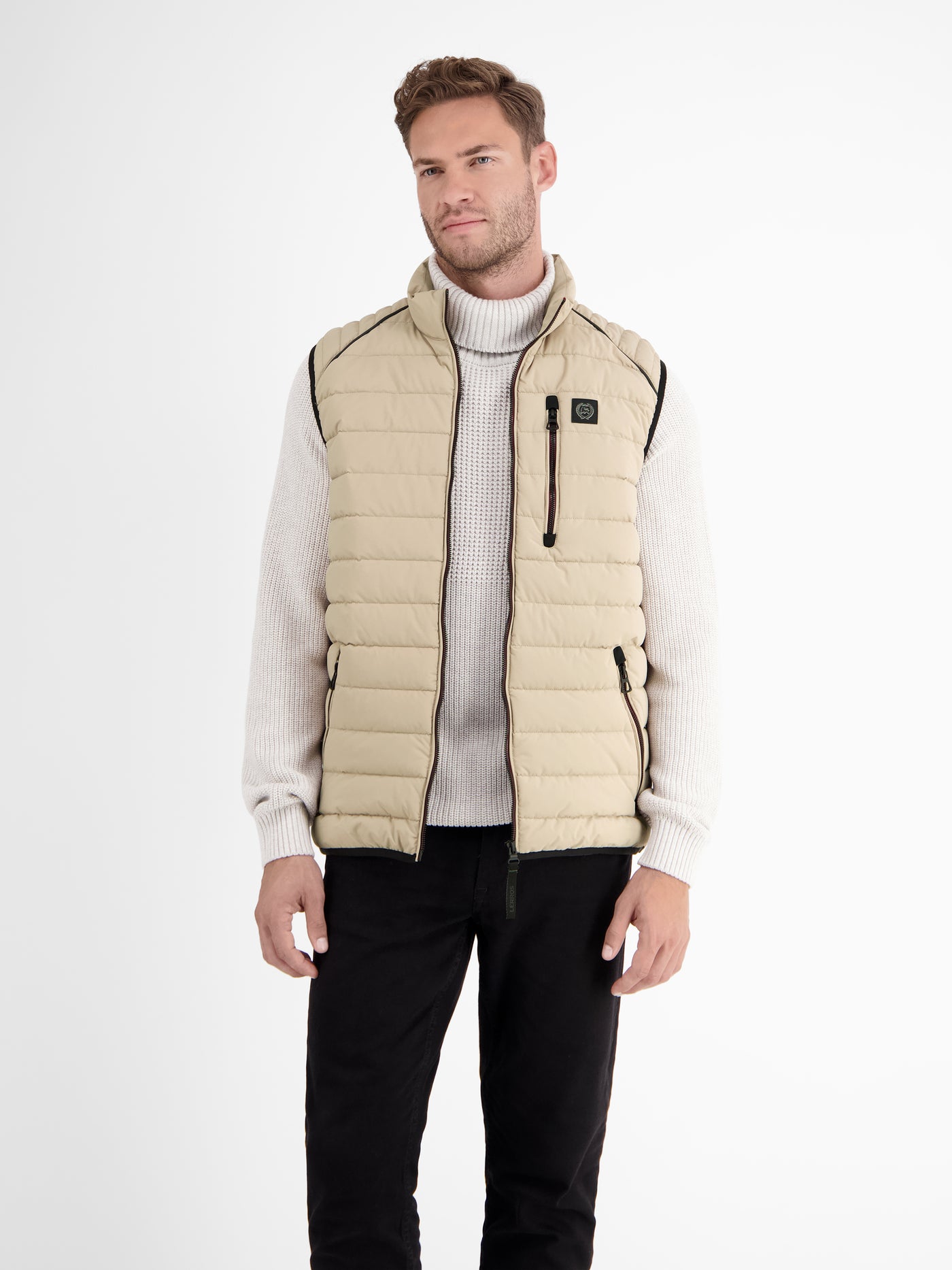 Lightweight men's quilted vest with features