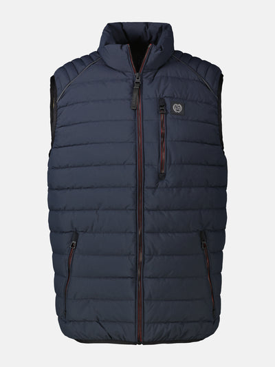 Lightweight men's quilted vest with features