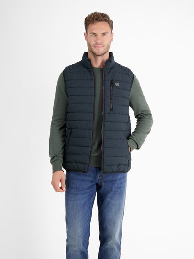 Lightweight men's quilted vest with features