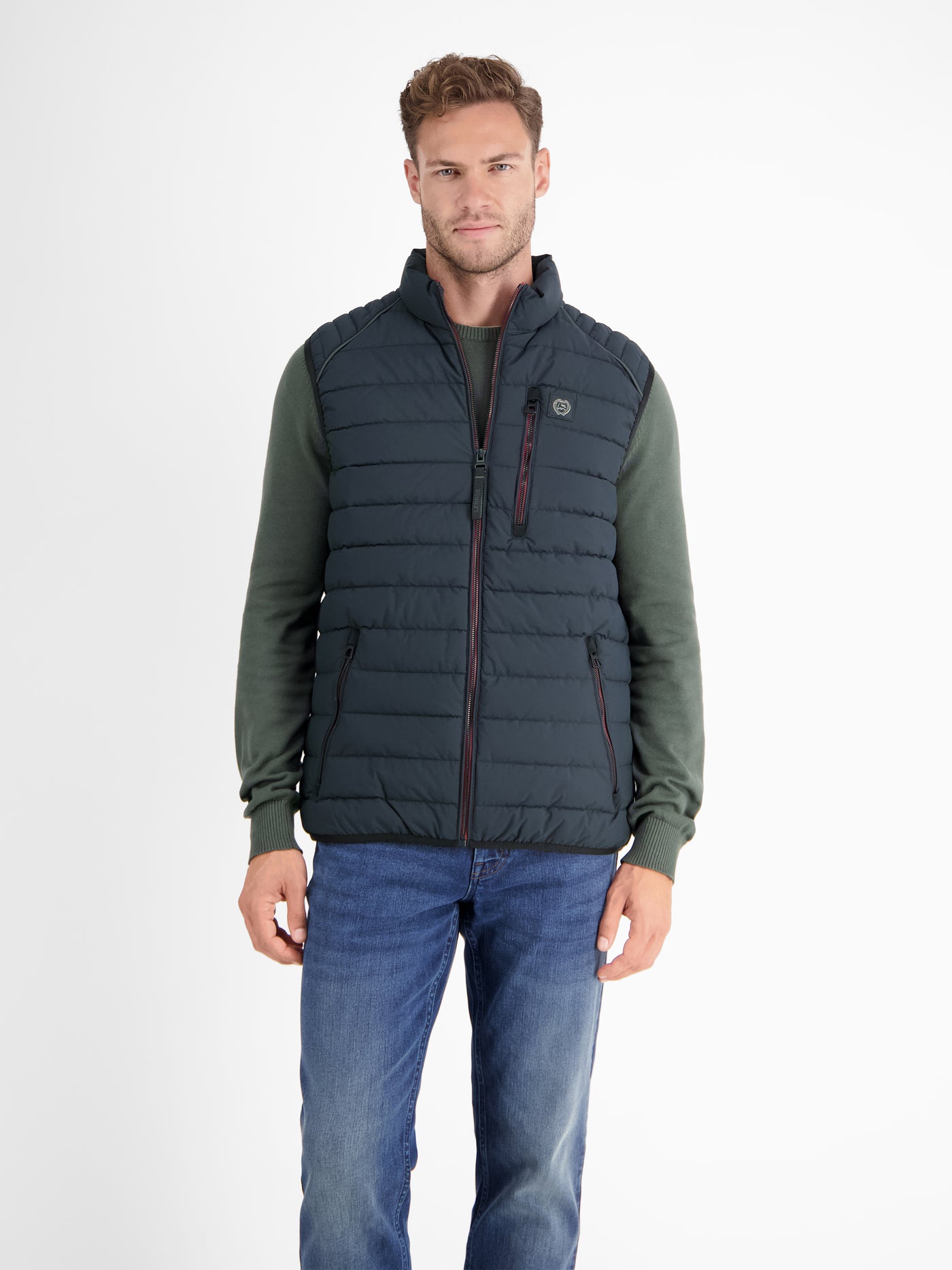 Lightweight men's quilted vest with features