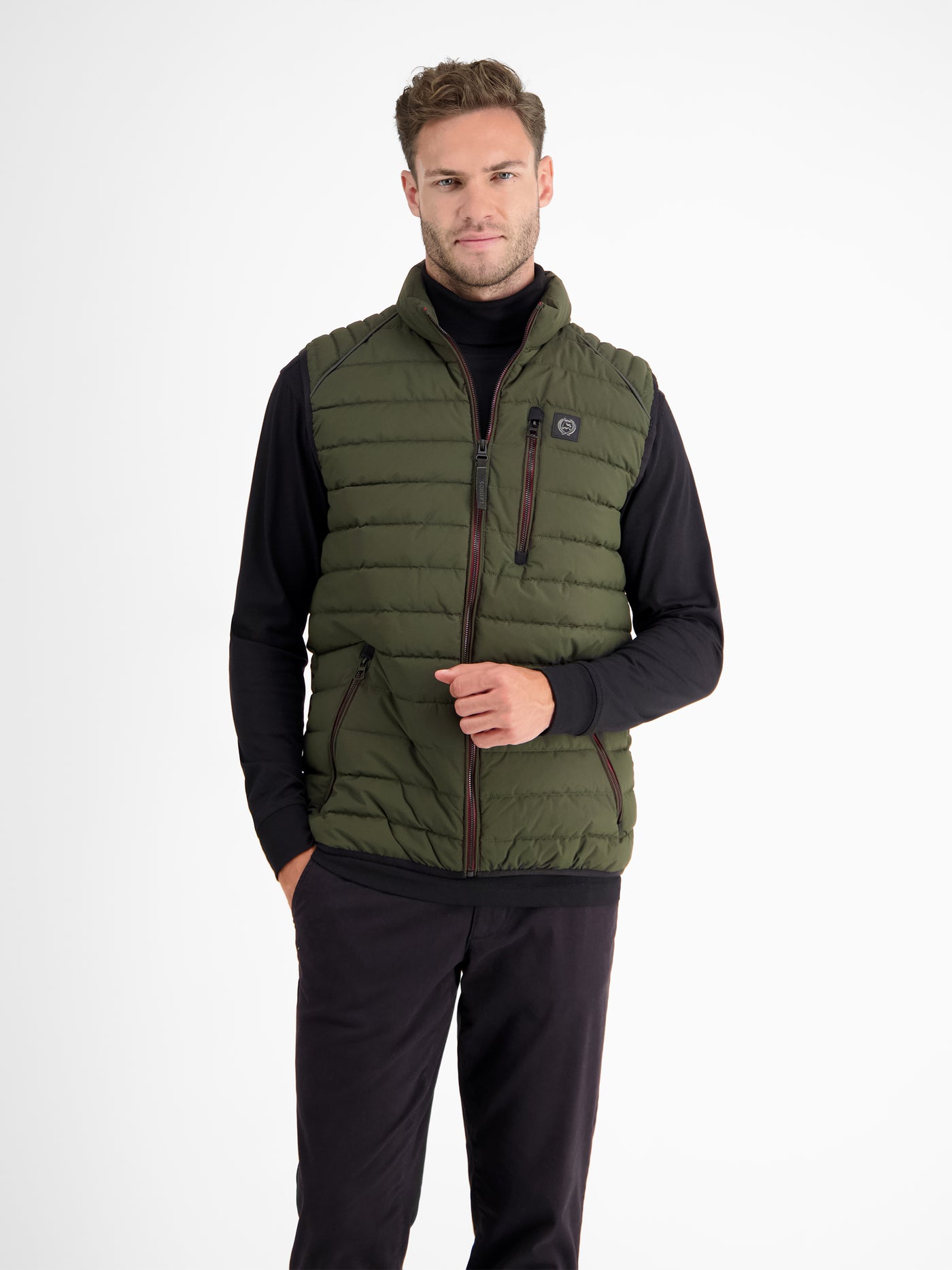 Lightweight men's quilted vest with features