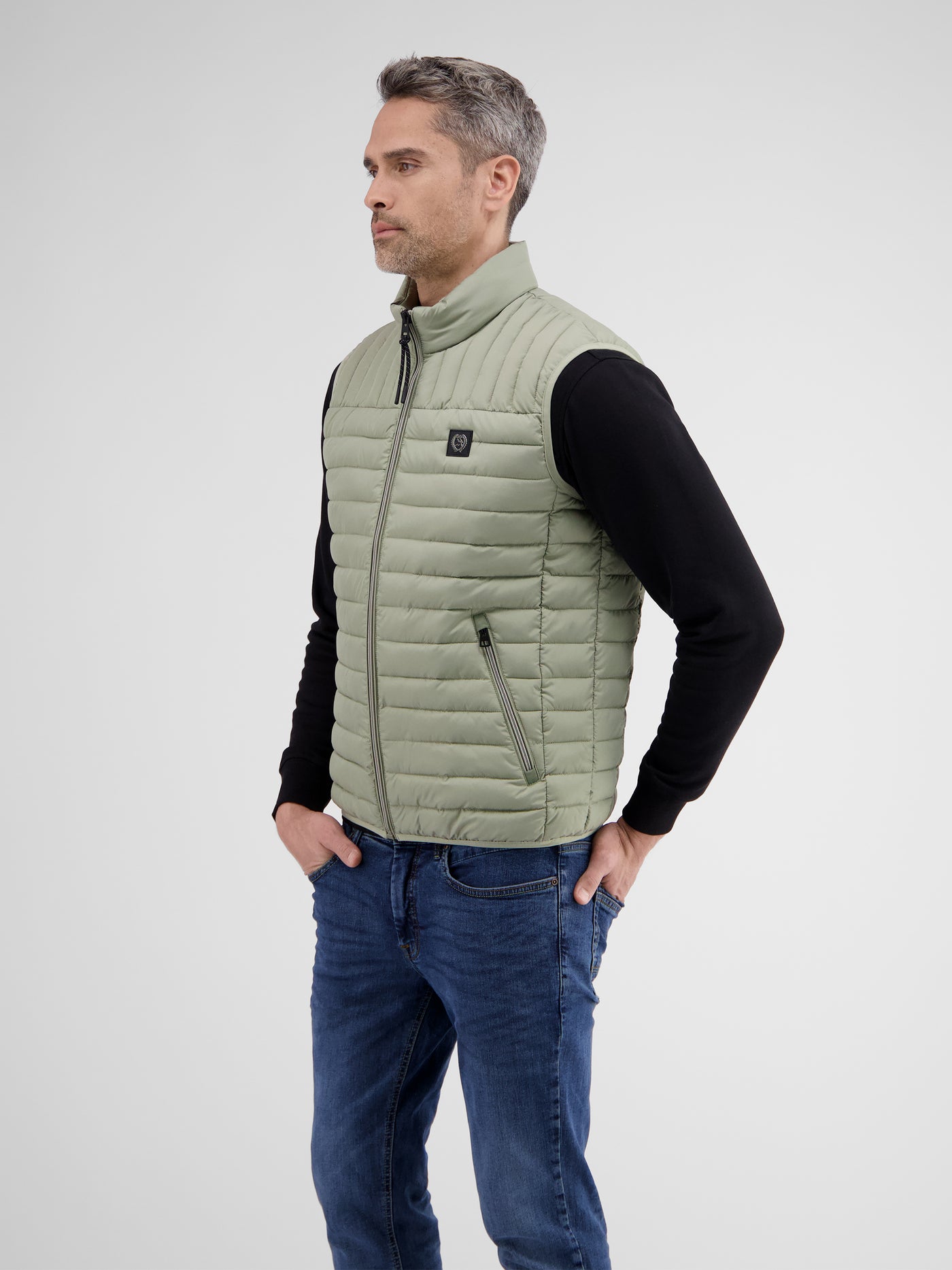 Lightweight men's quilted vest