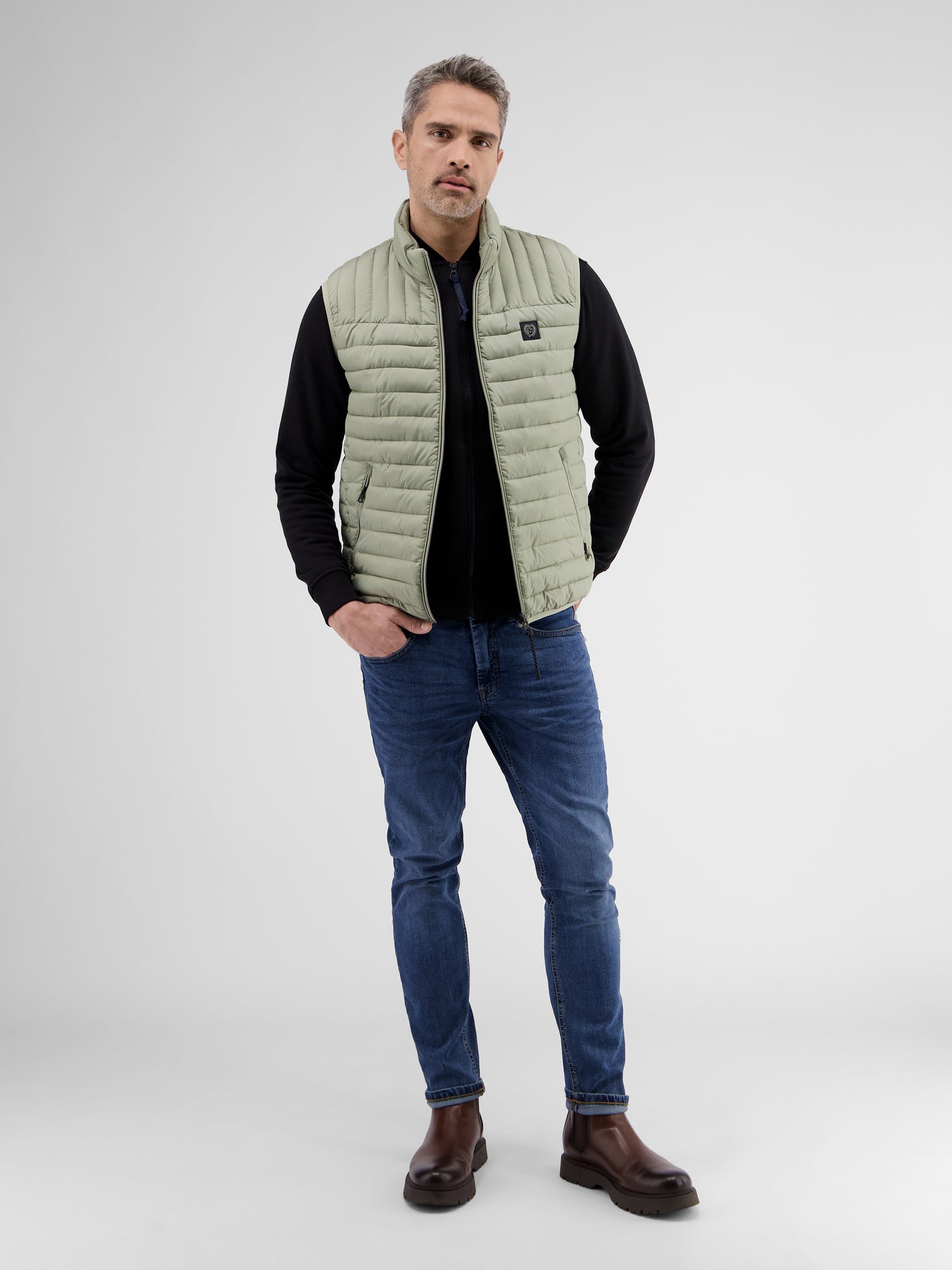 Lightweight men's quilted vest