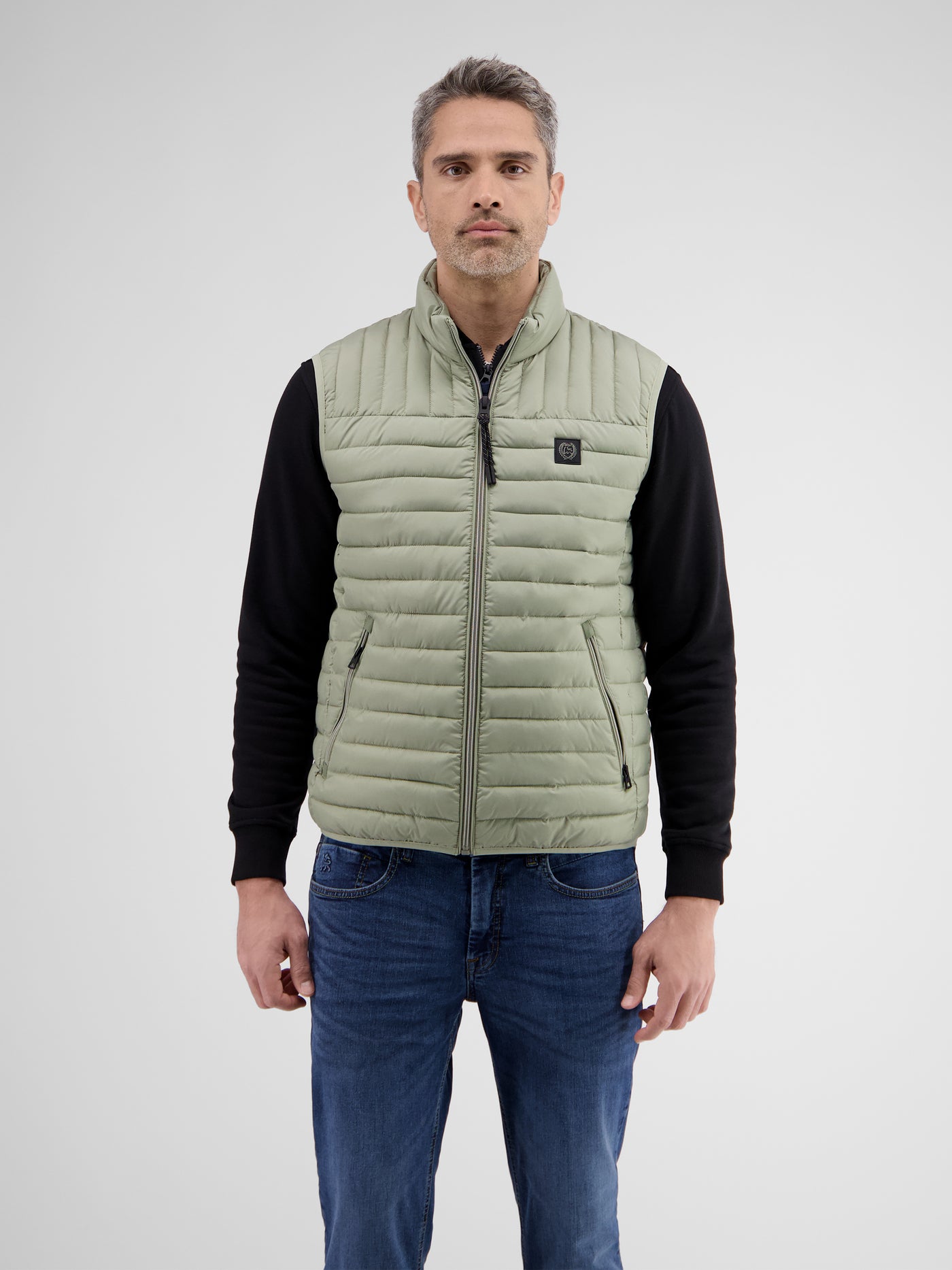 Lightweight men's quilted vest