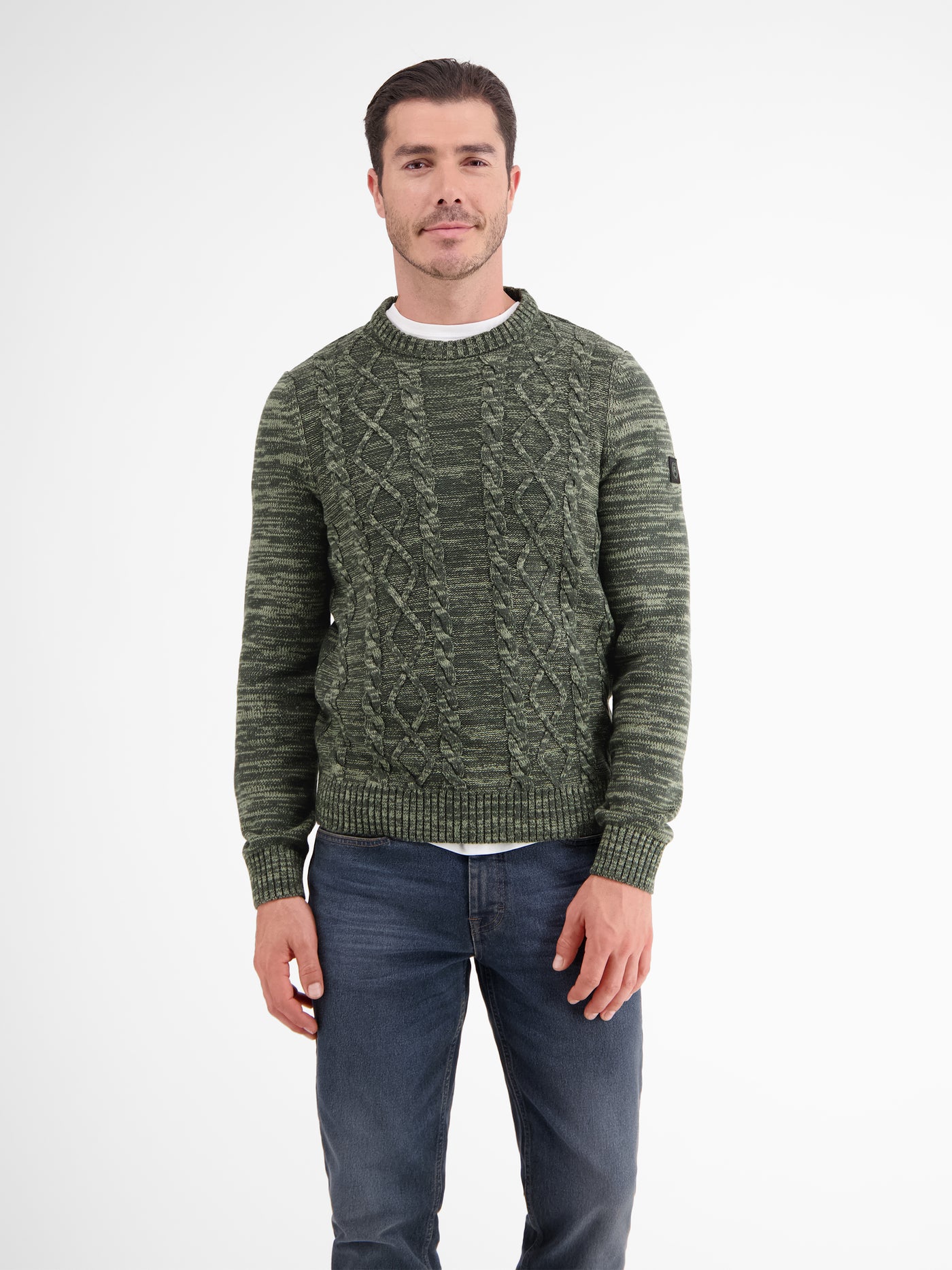 Herren Strickpullover mit klassisch-modernem Kabelstrickmuster