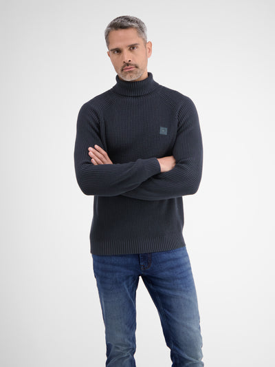 Stylish turtleneck sweater in structured knit quality