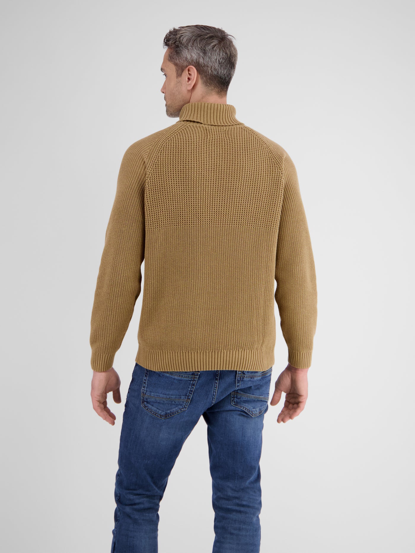 Stylish turtleneck sweater in structured knit quality