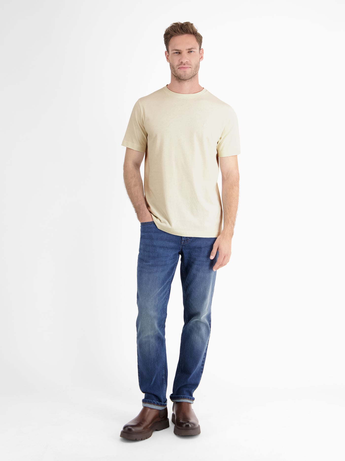 Basic T-shirt with logo stitch, plain