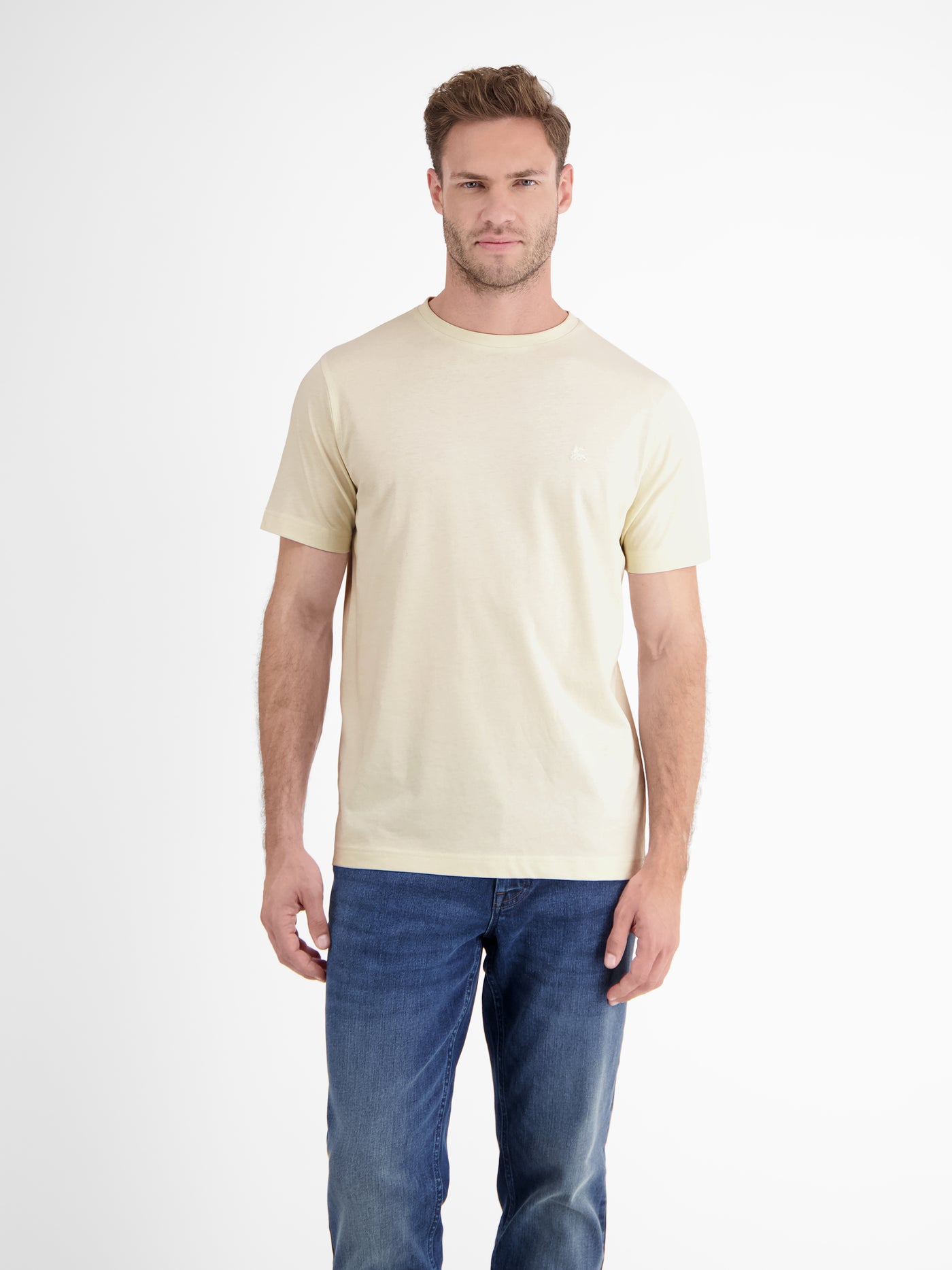 Basic T-shirt with logo stitch, plain