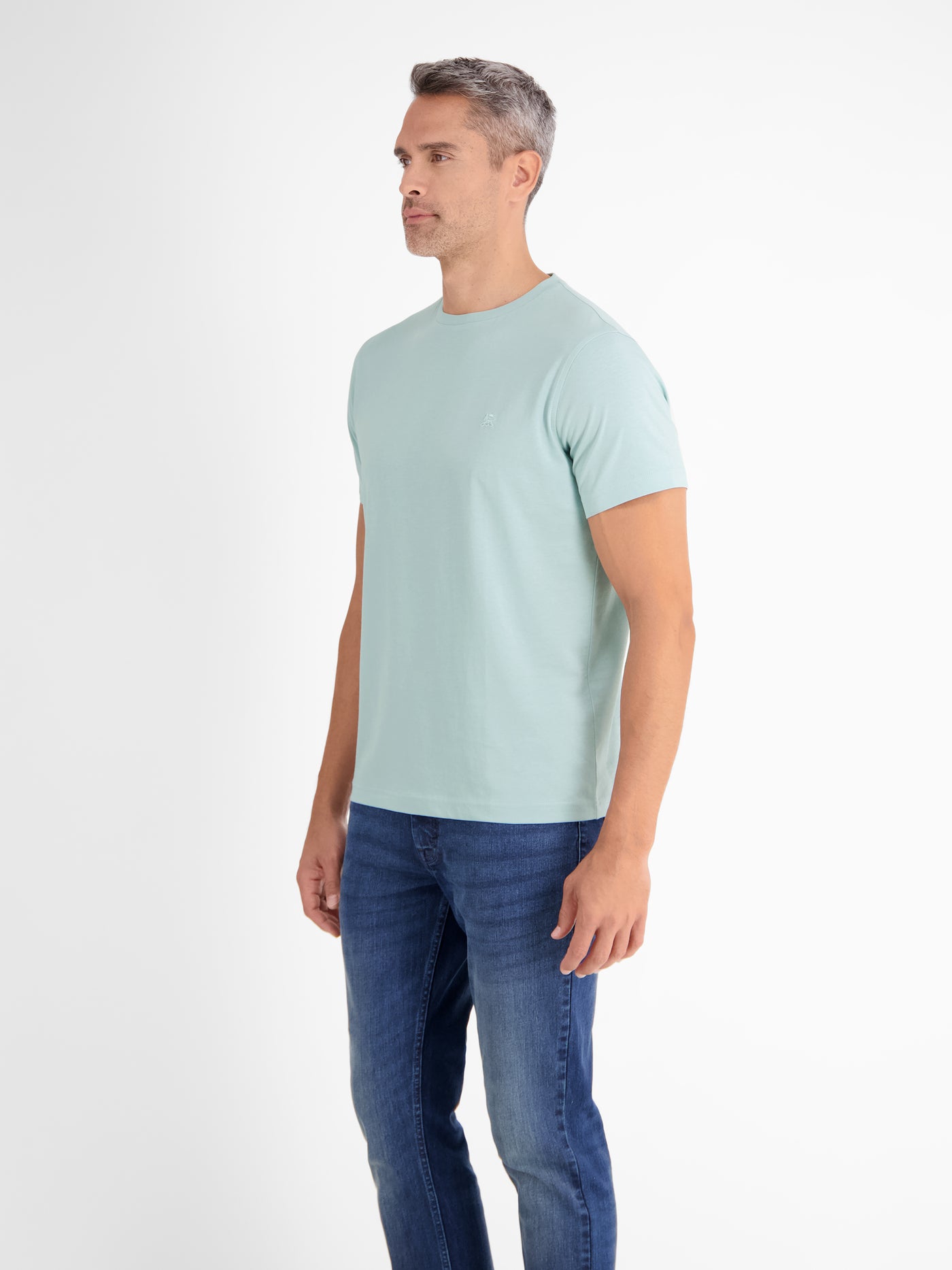 Basic T-shirt with logo stitch, plain