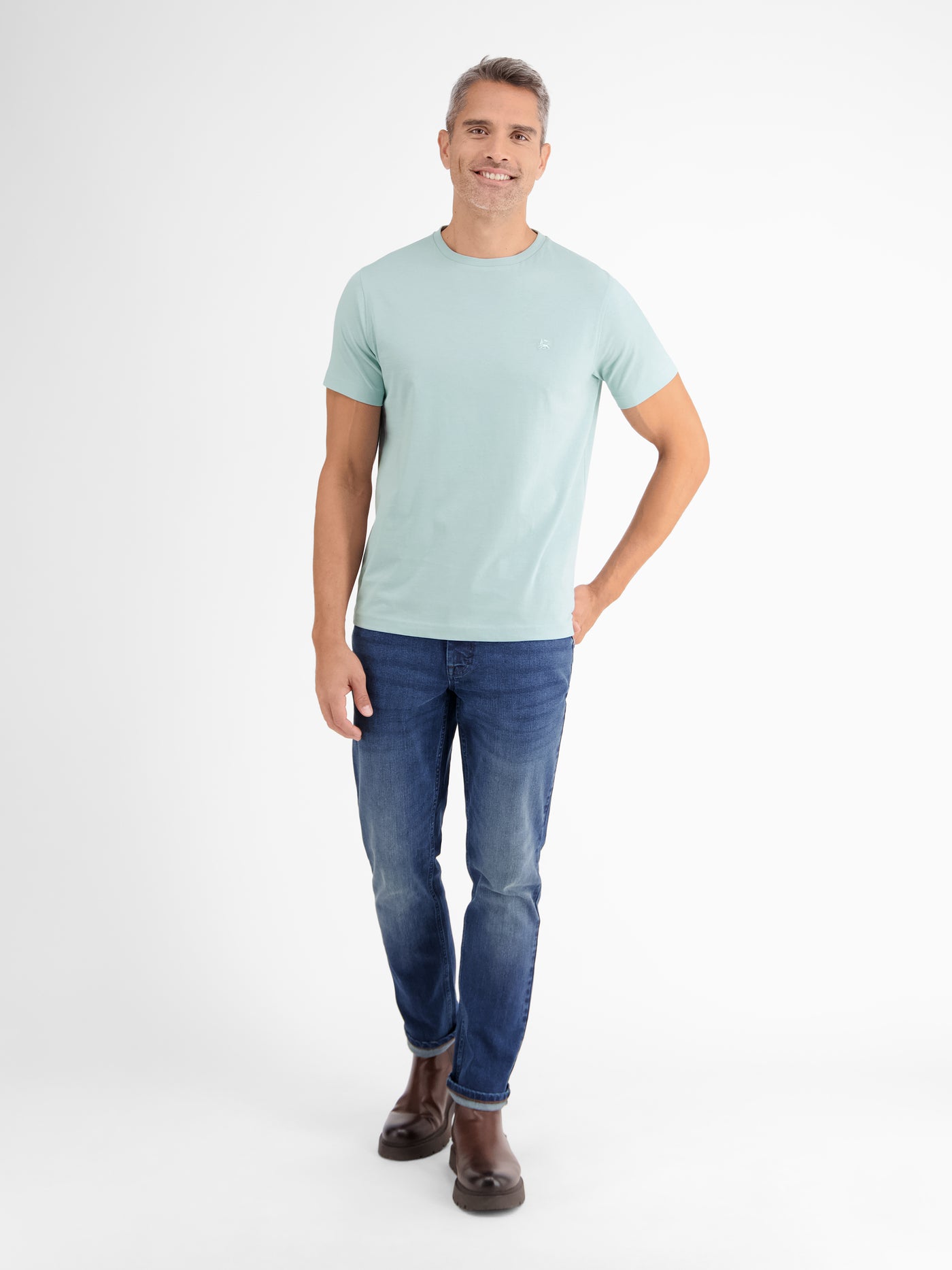 Basic T-shirt with logo stitch, plain