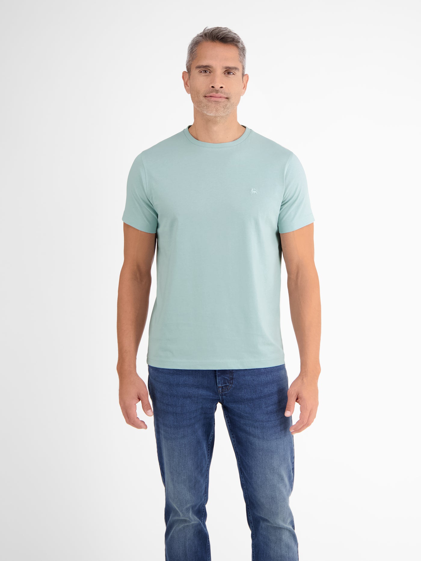 Basic T-shirt with logo stitch, plain