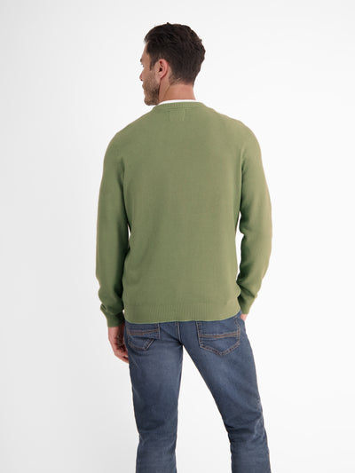 Lightweight knitted sweater with narrow rib structure