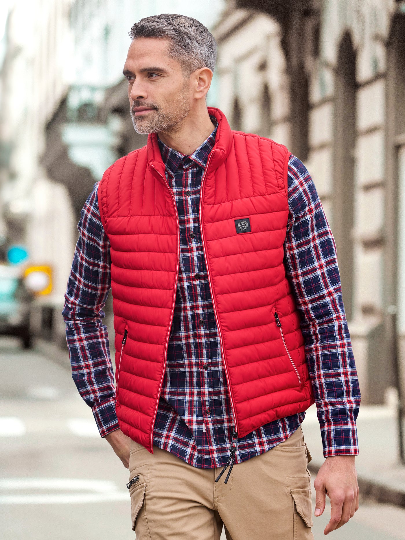 Lightweight quilted vest for men