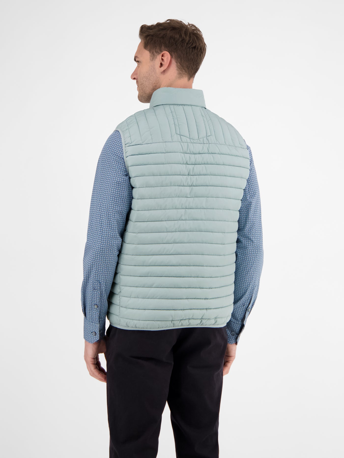 Lightweight quilted vest for men