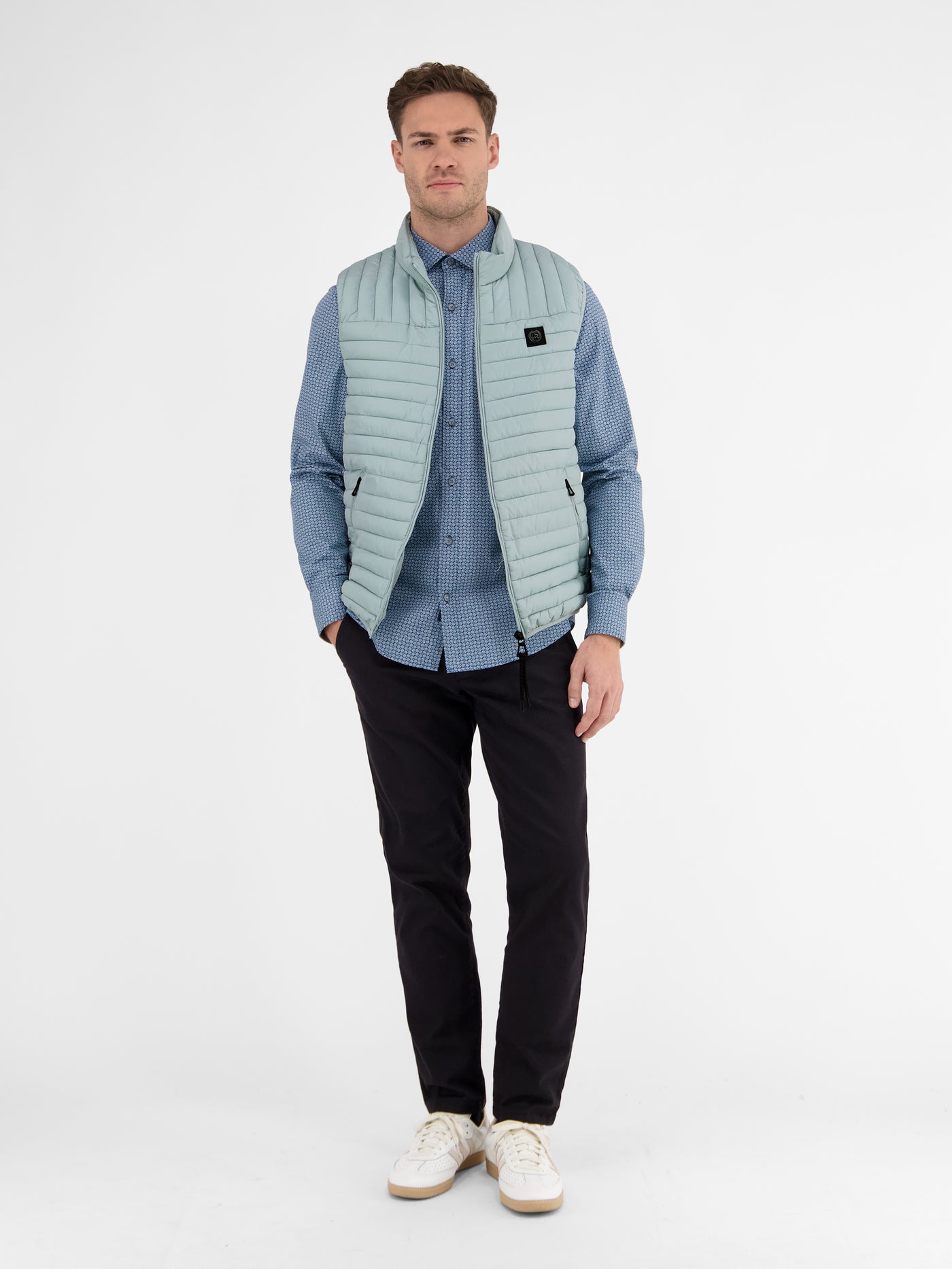 Lightweight quilted vest for men