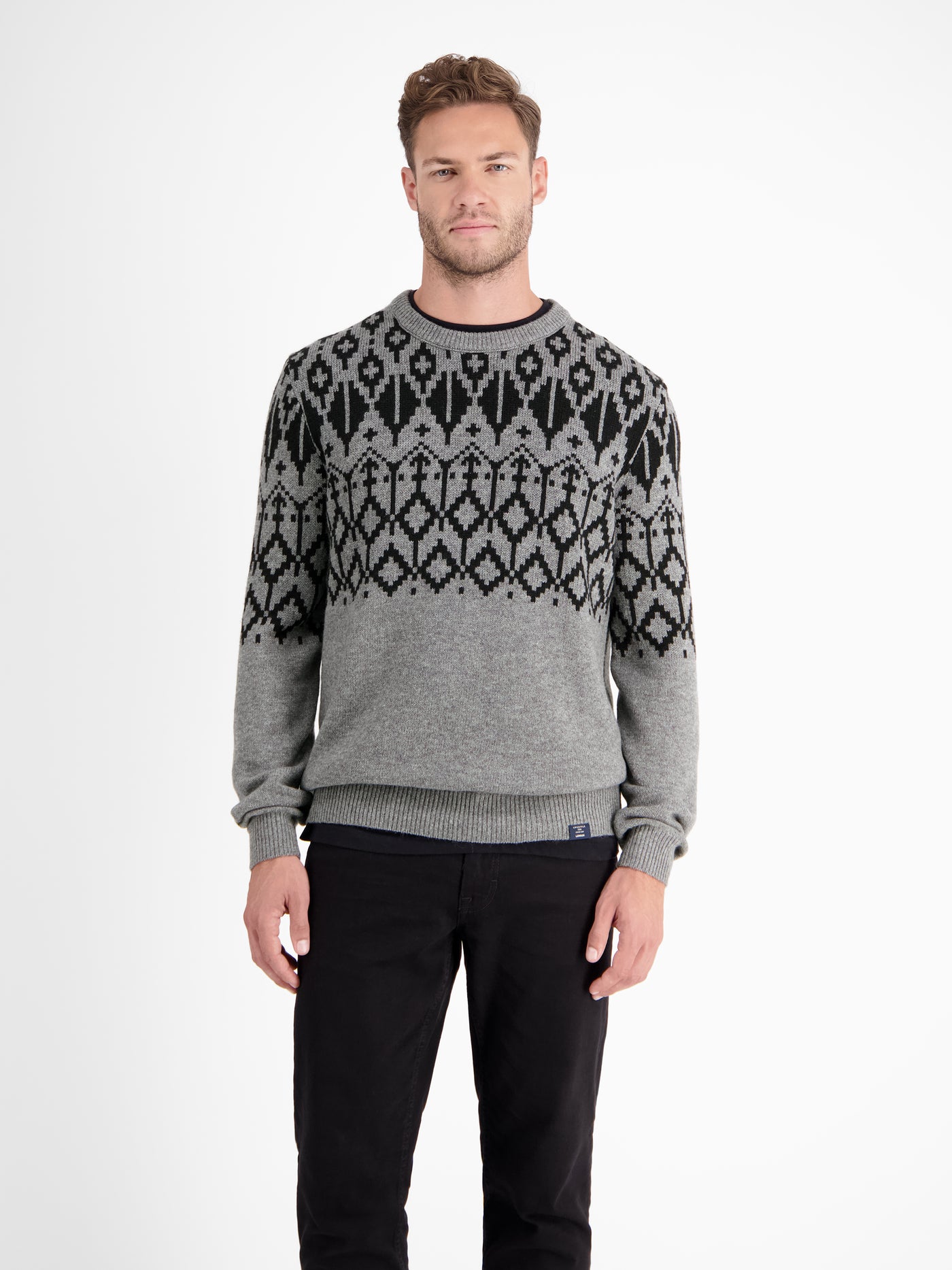 Jacquard sweater made of knitted virgin wool with cashmere