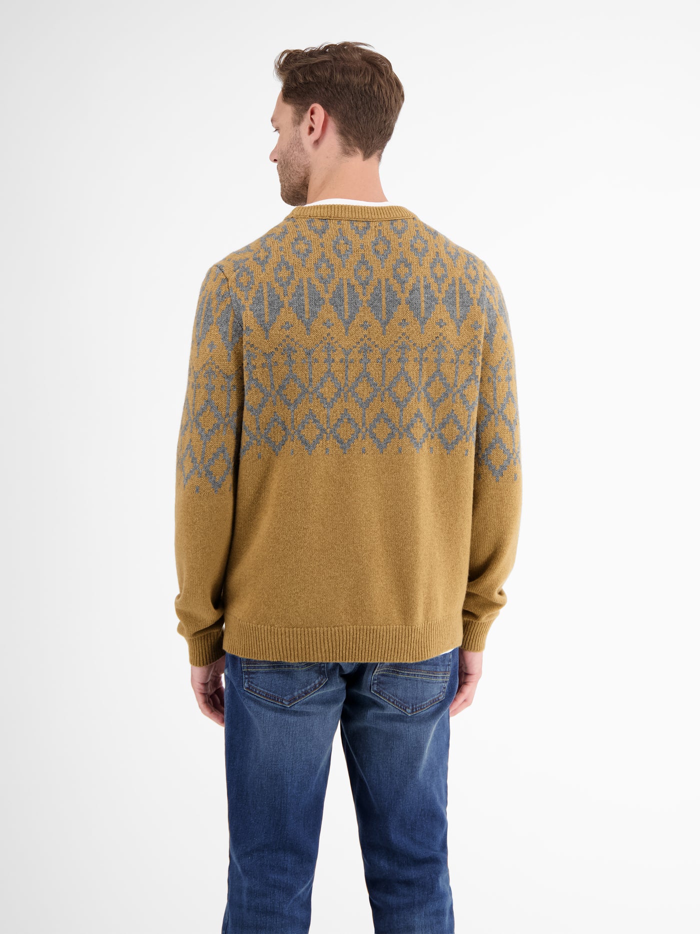 Jacquard sweater made of knitted virgin wool with cashmere