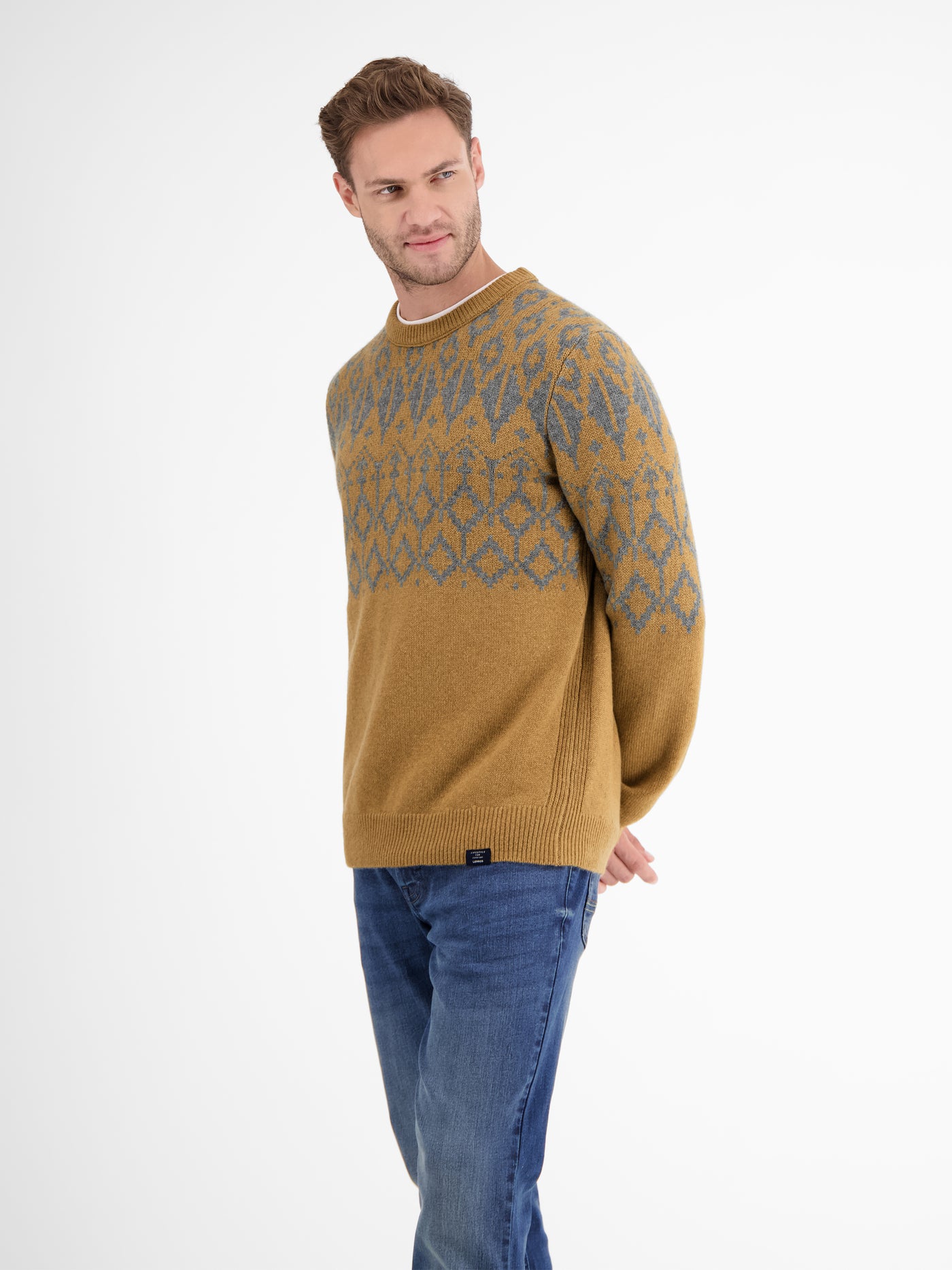 Jacquard sweater made of knitted virgin wool with cashmere